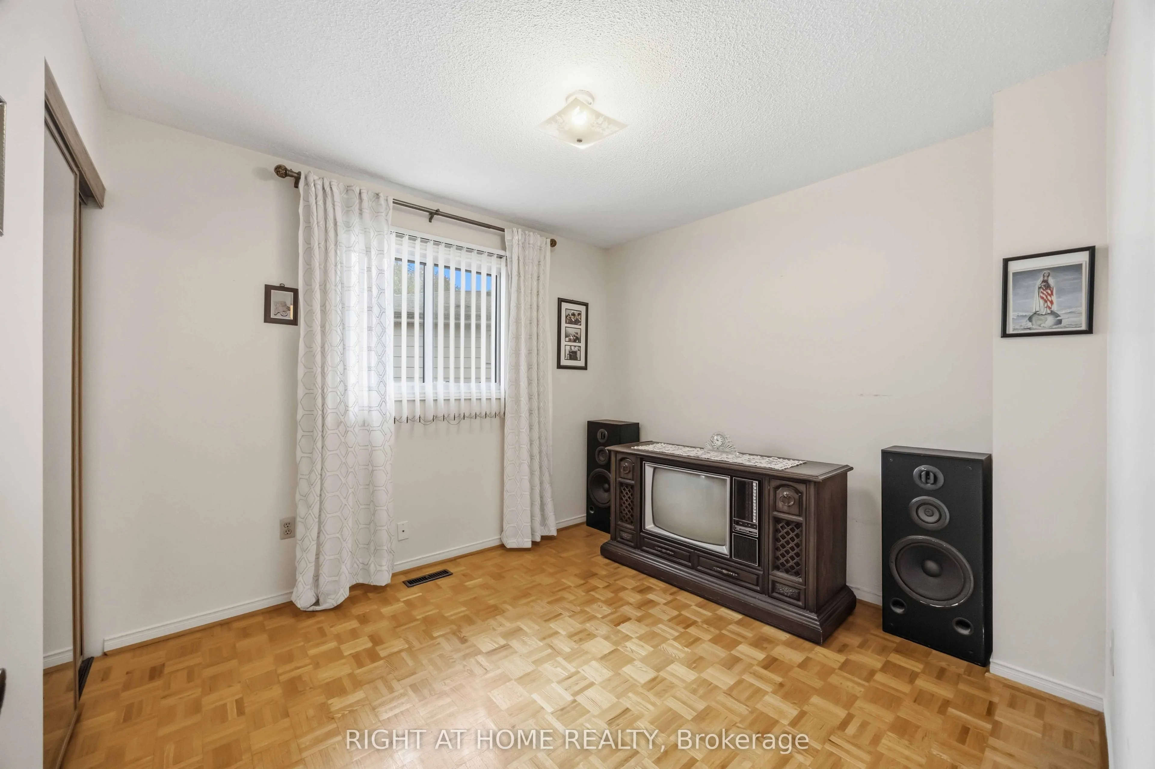 17 Cathy Jean Crescent