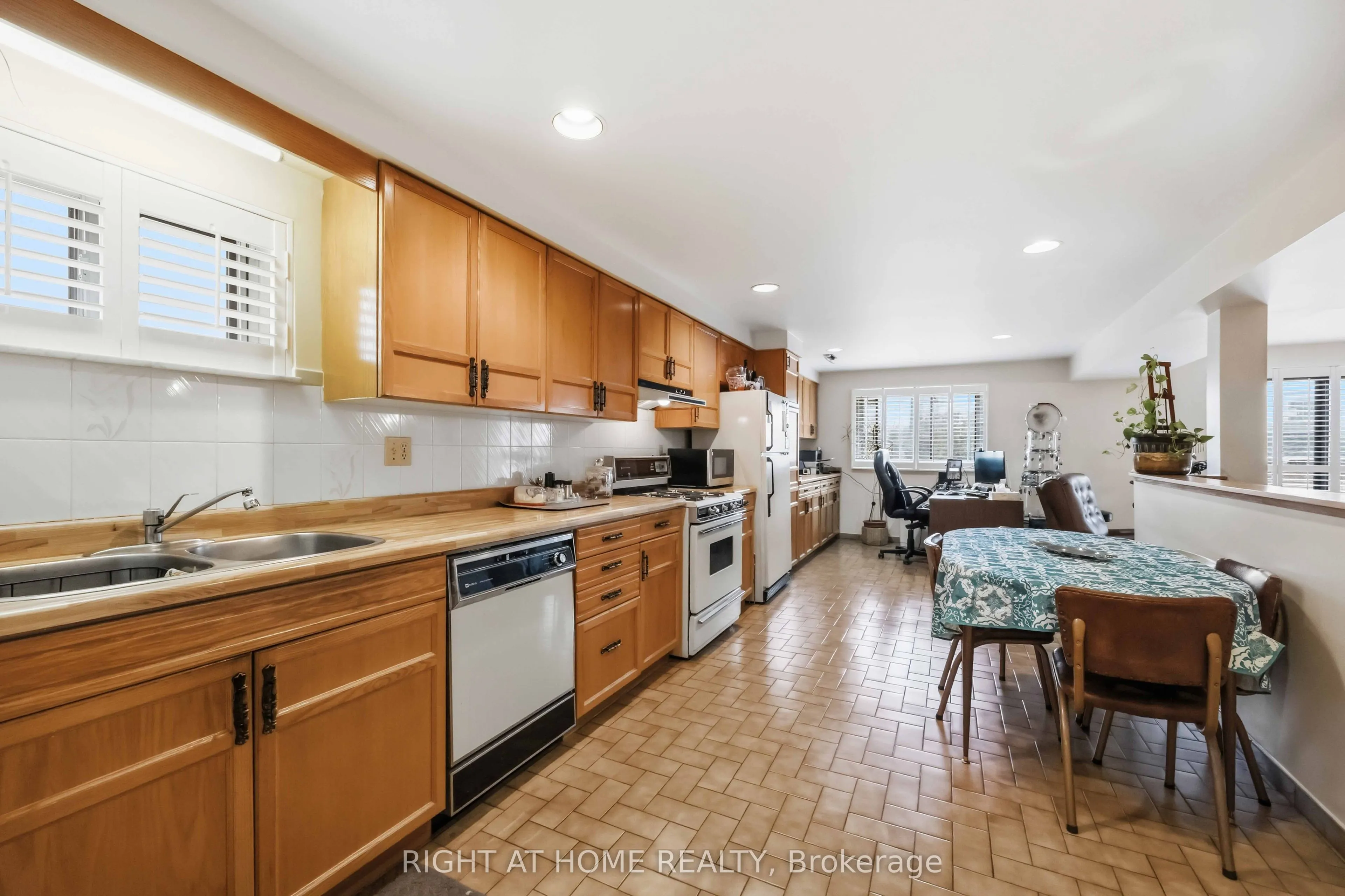 17 Cathy Jean Crescent