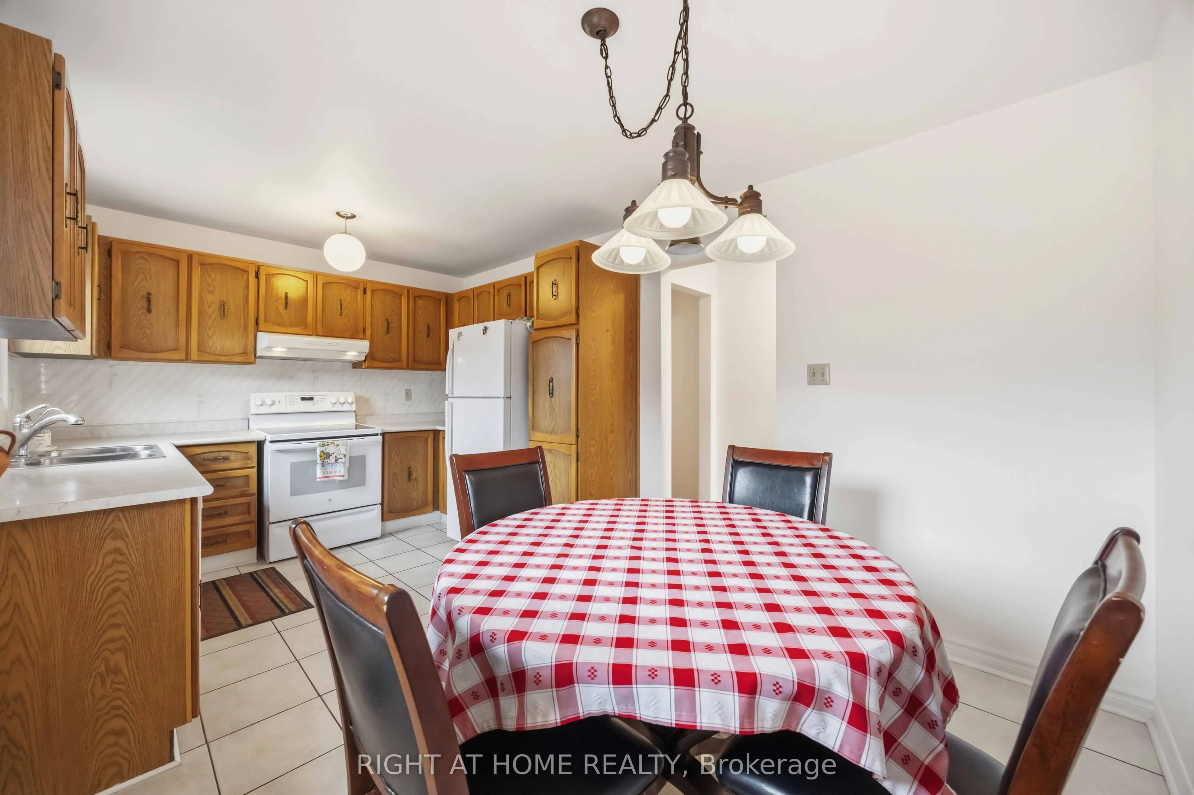 17 Cathy Jean Crescent