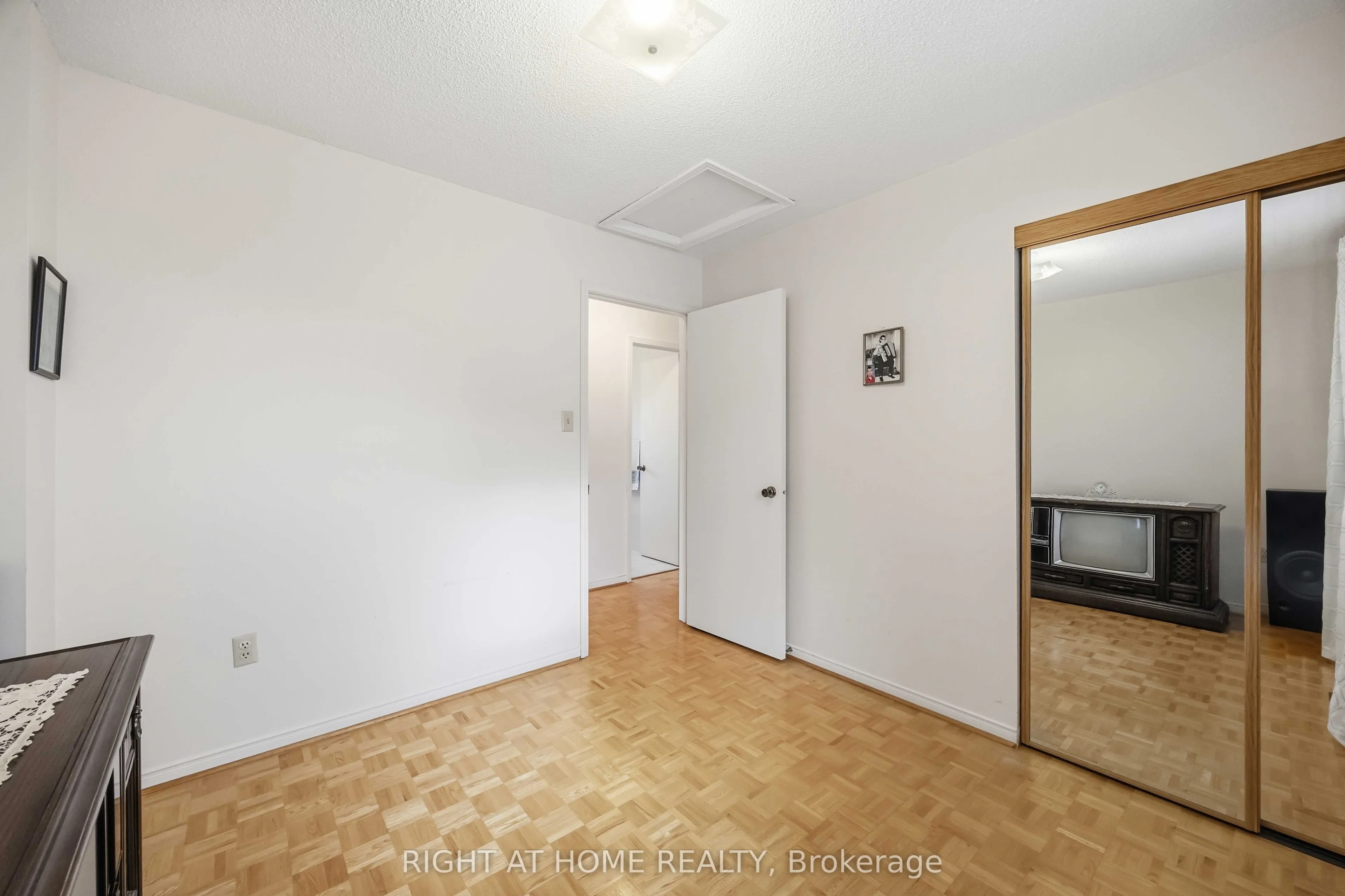 17 Cathy Jean Crescent
