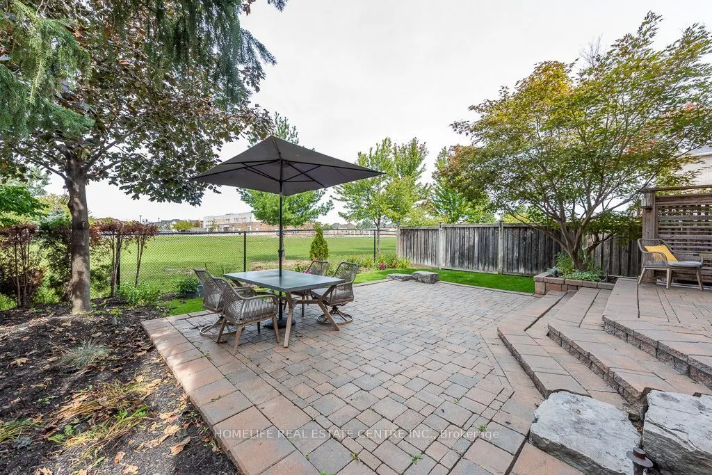 26 Imperial Lakes Drive