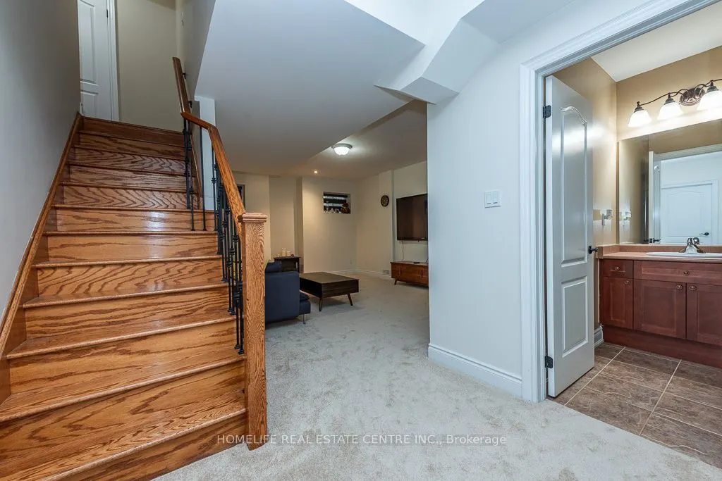 26 Imperial Lakes Drive