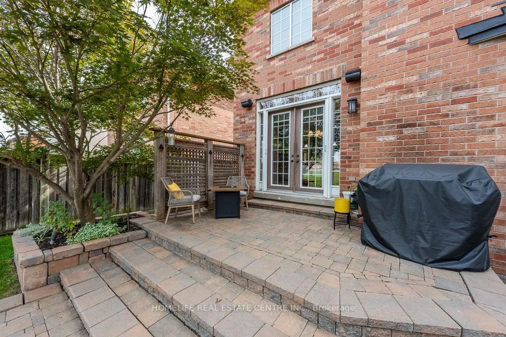 26 Imperial Lakes Drive