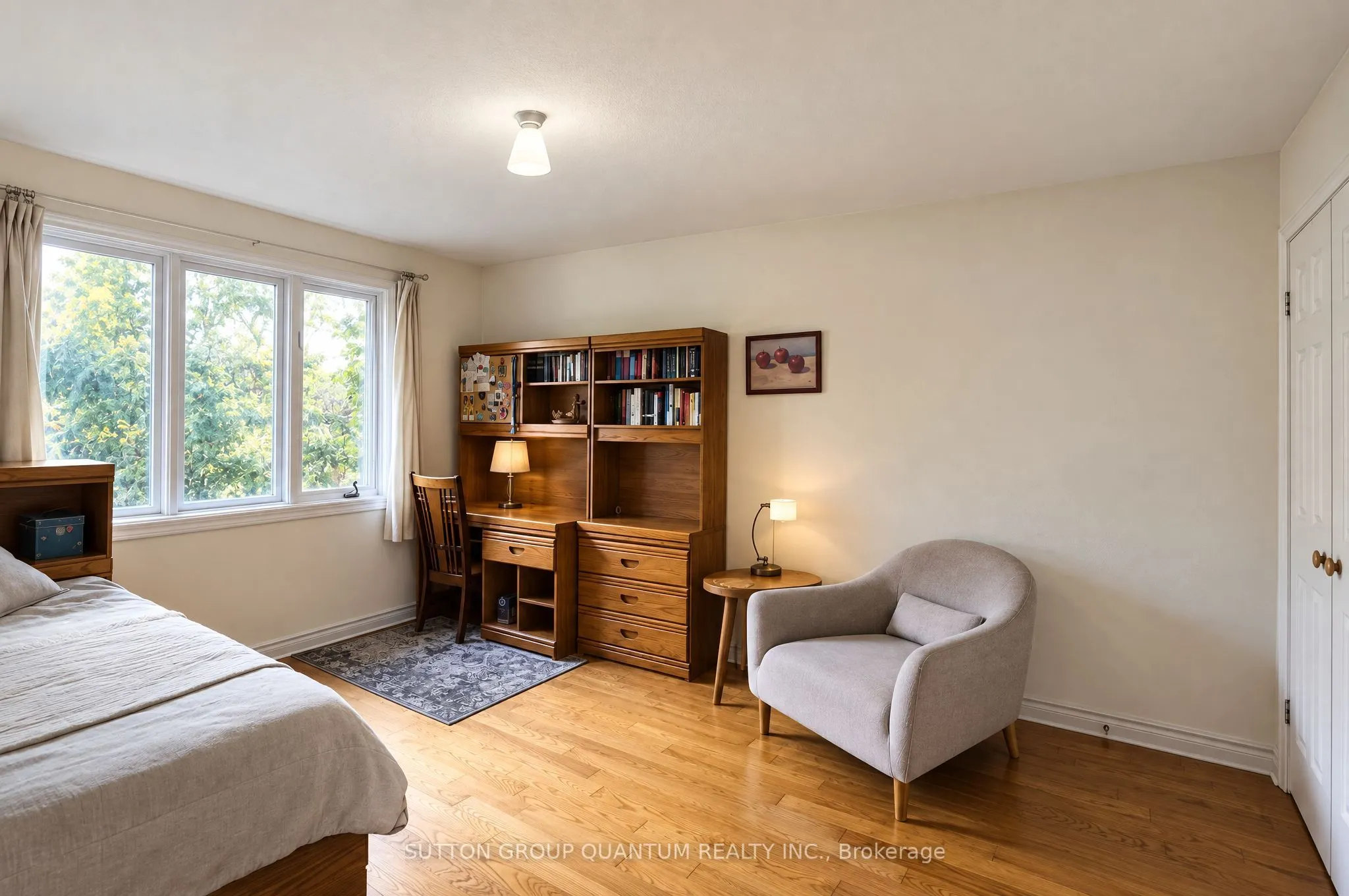 5254 Charnwood Crescent
