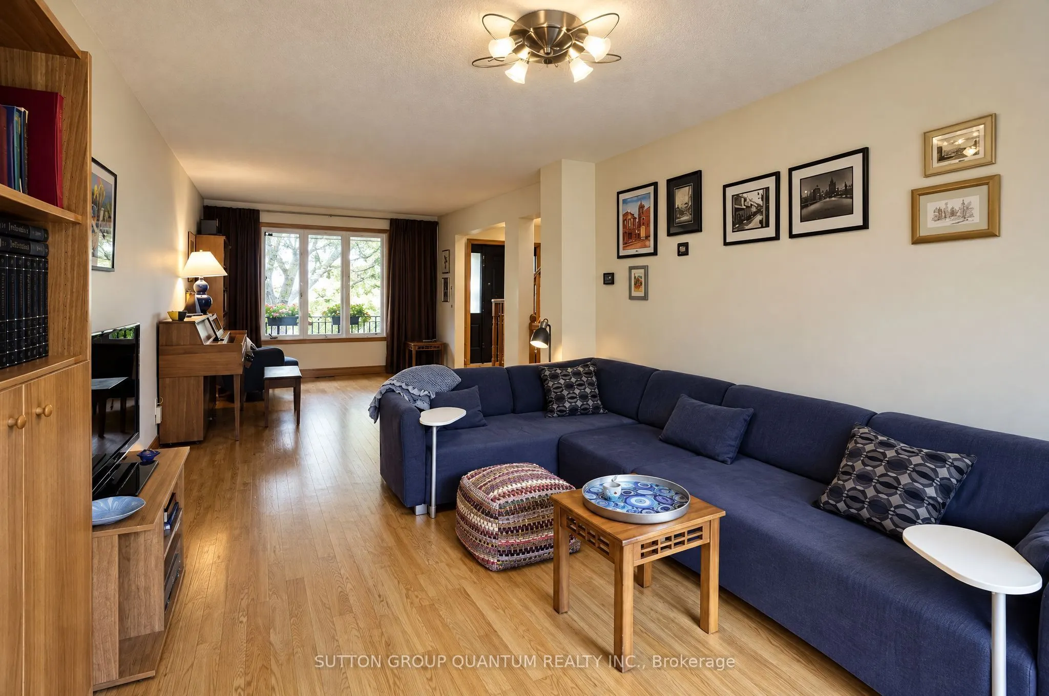 5254 Charnwood Crescent