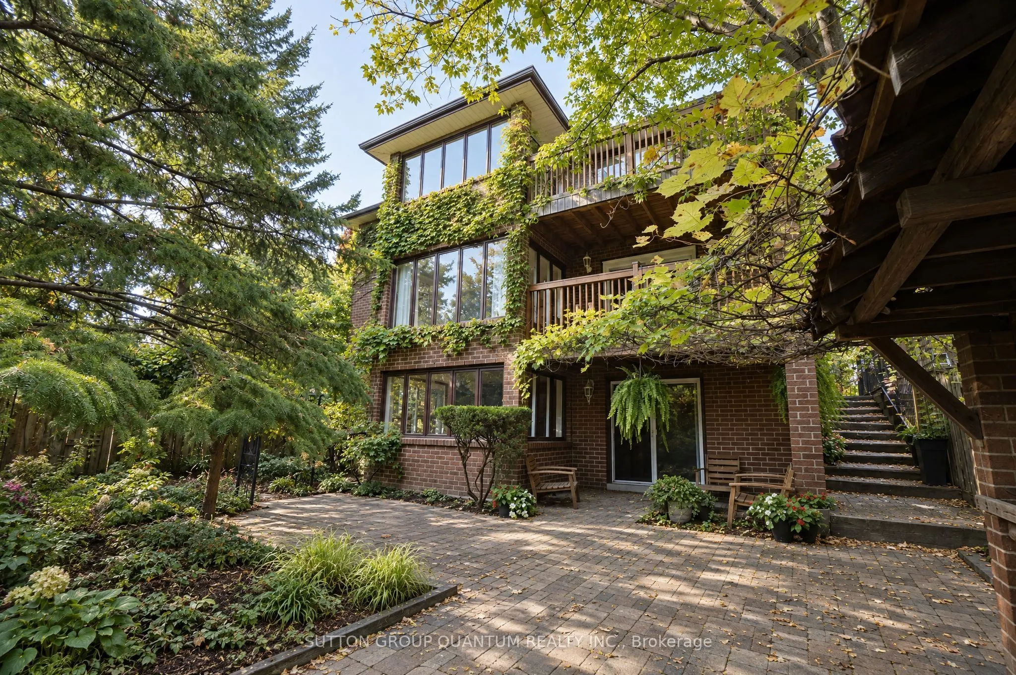 5254 Charnwood Crescent