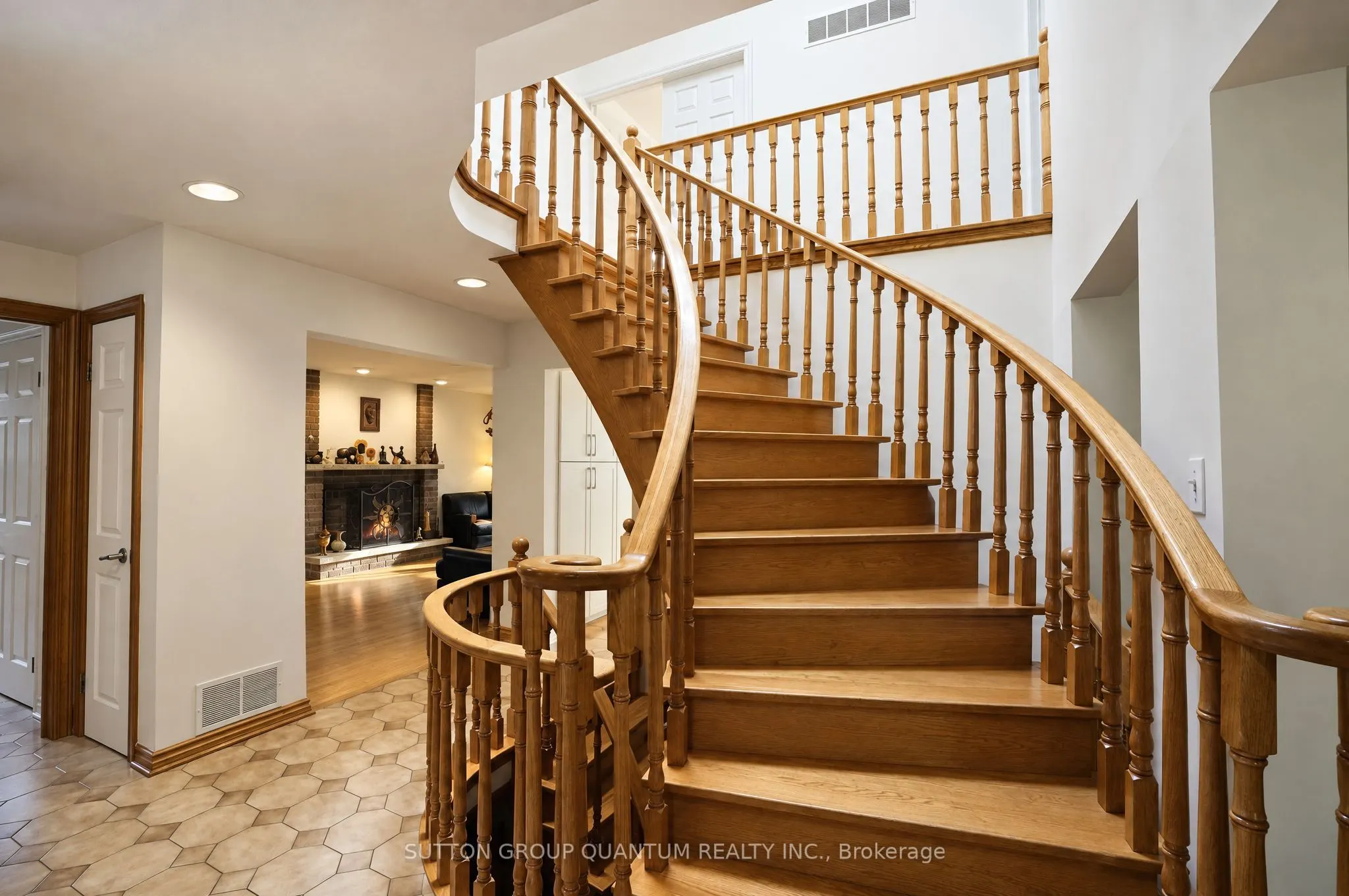 5254 Charnwood Crescent
