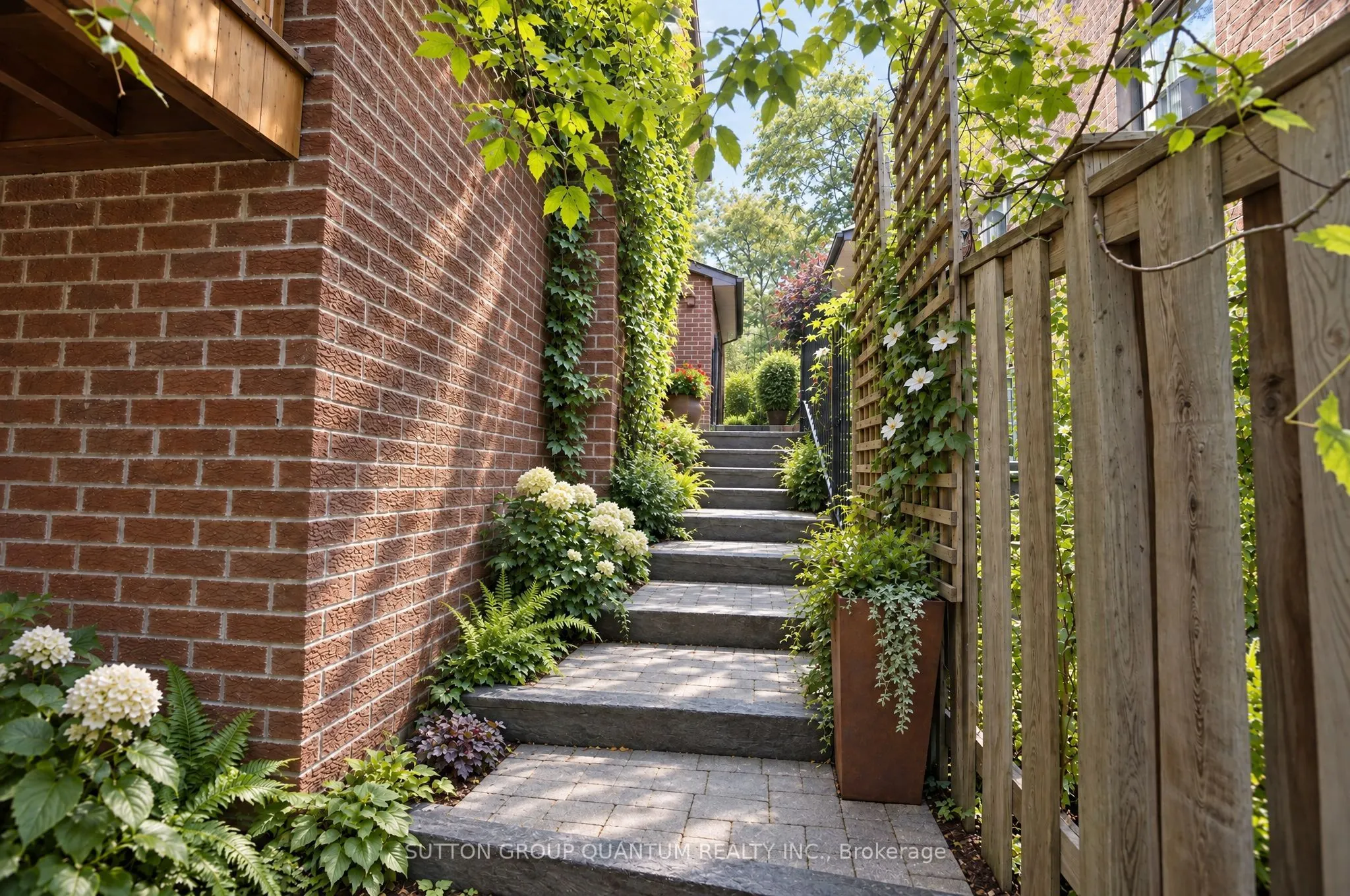 5254 Charnwood Crescent