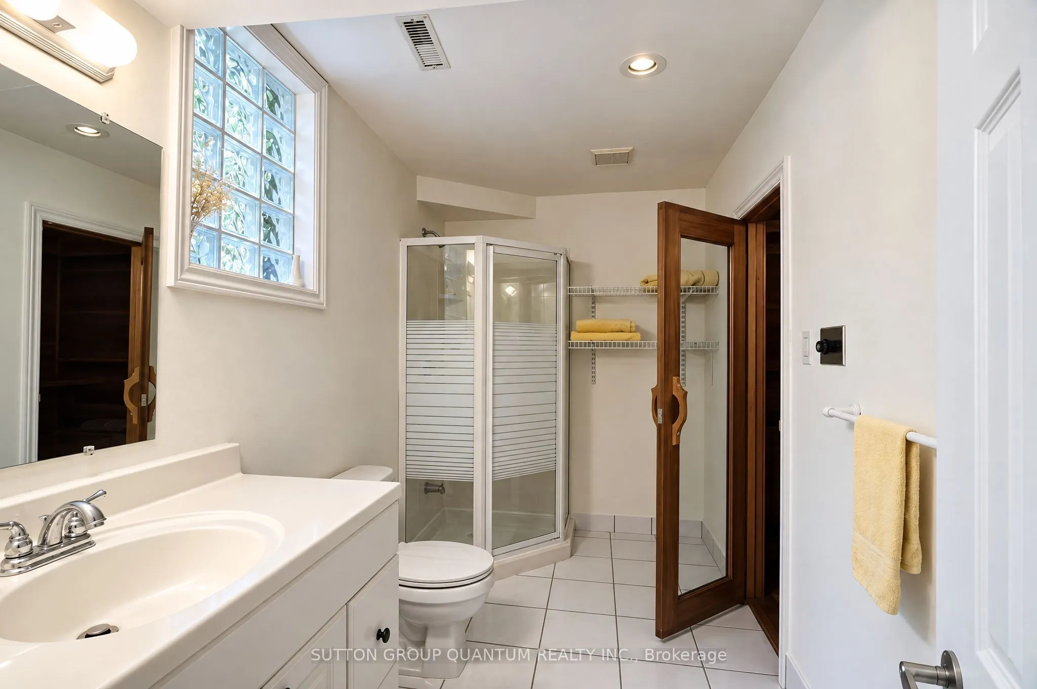 5254 Charnwood Crescent