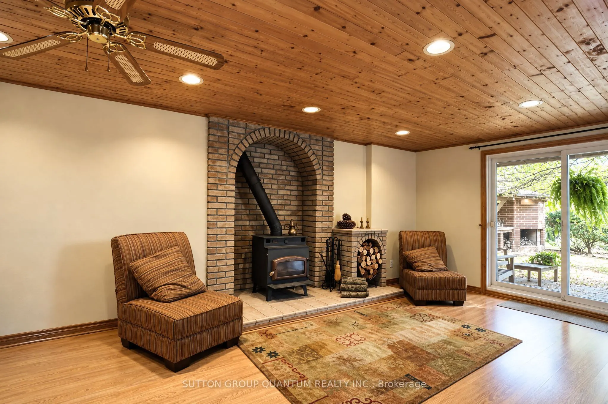 5254 Charnwood Crescent