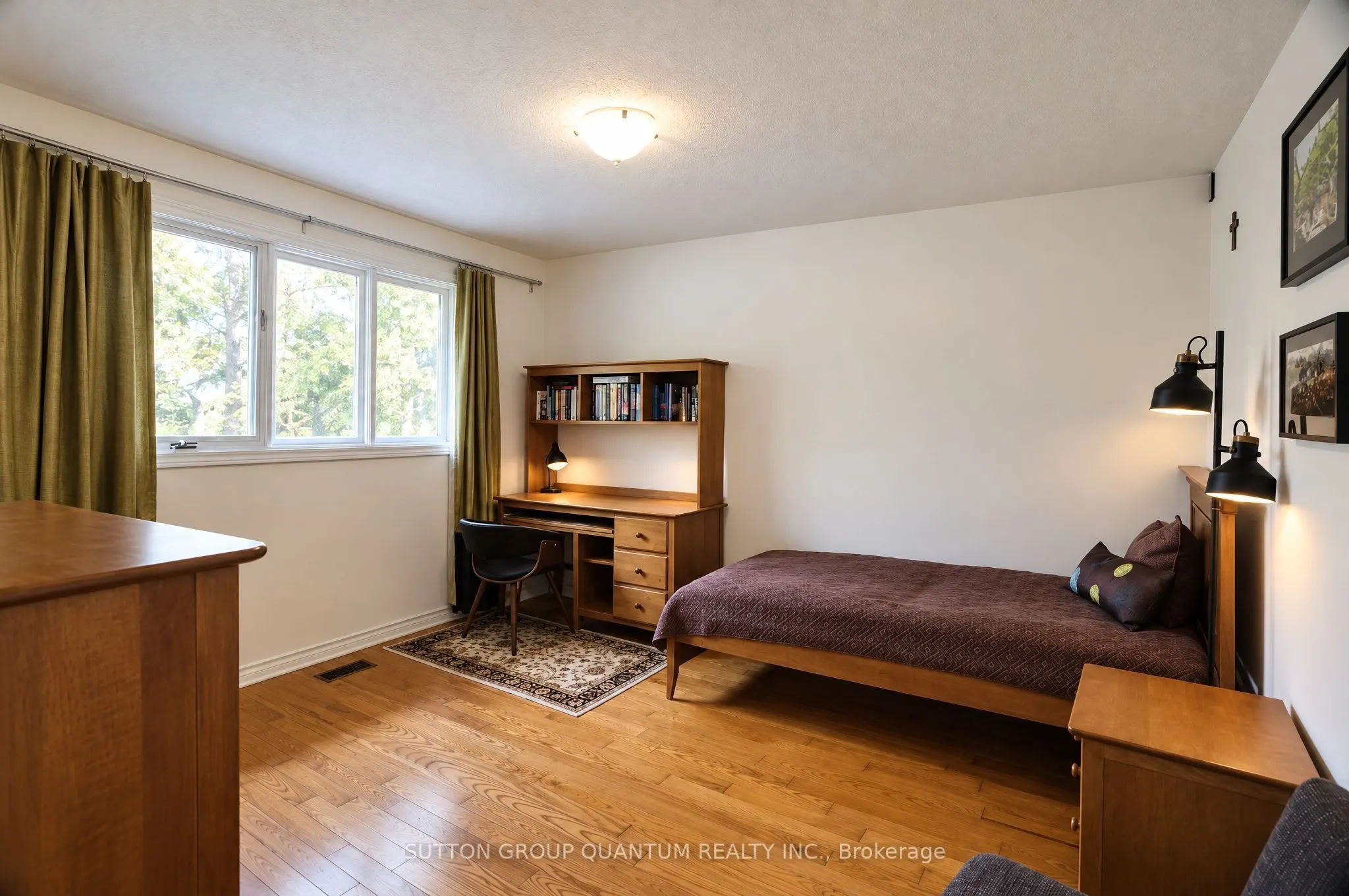 5254 Charnwood Crescent