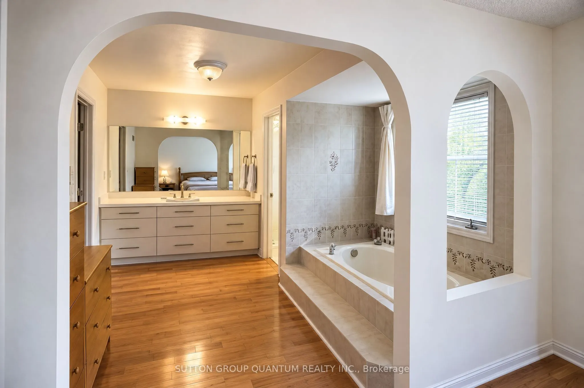 5254 Charnwood Crescent