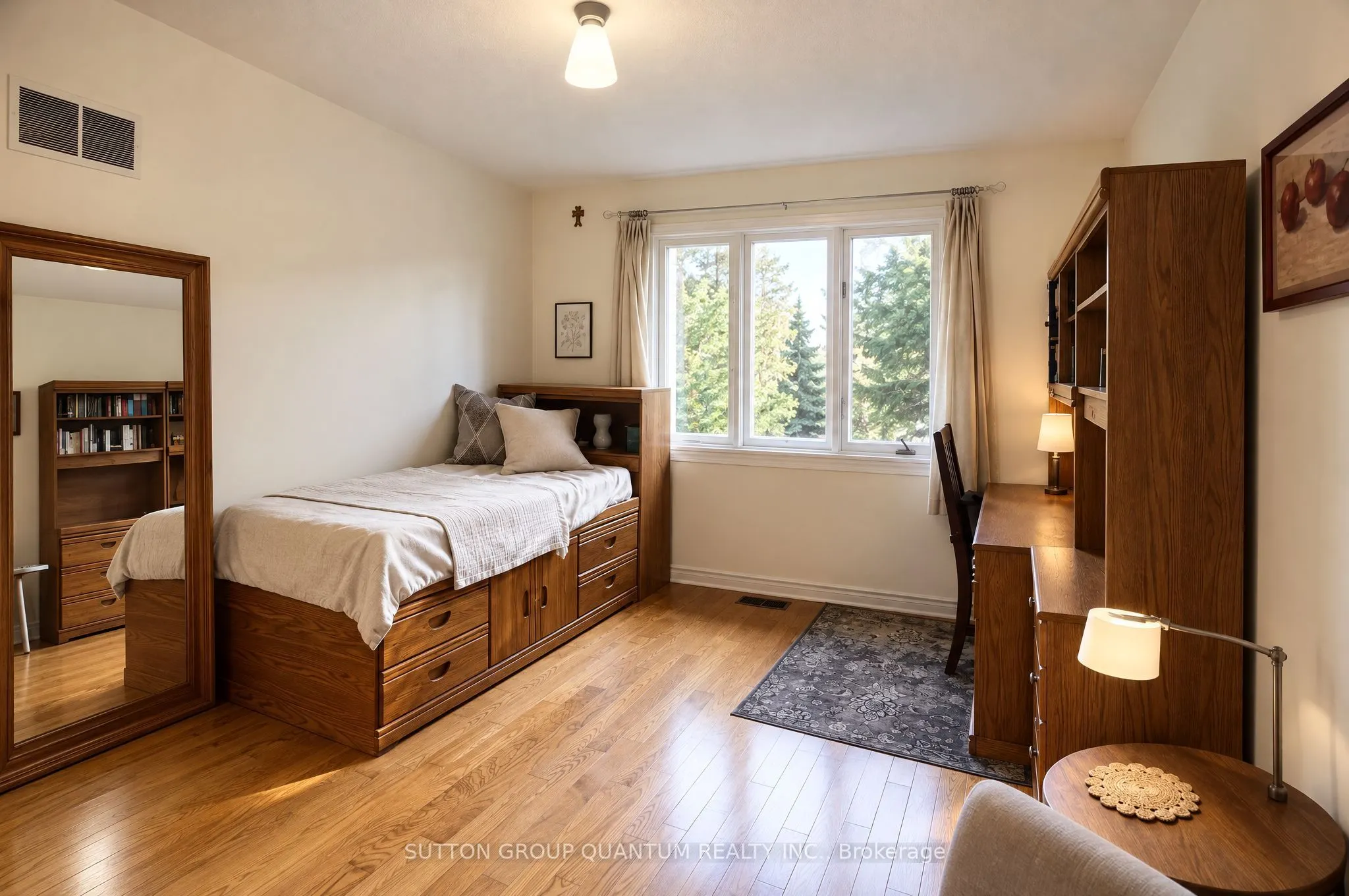 5254 Charnwood Crescent