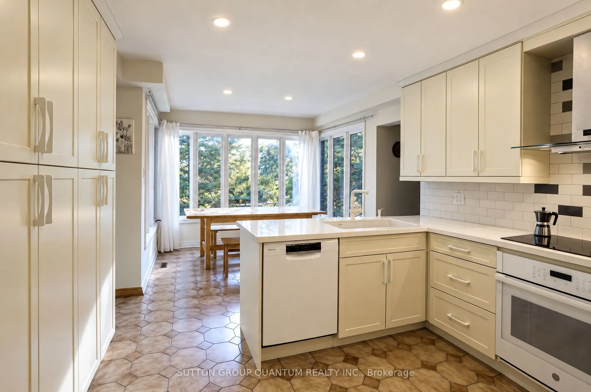5254 Charnwood Crescent