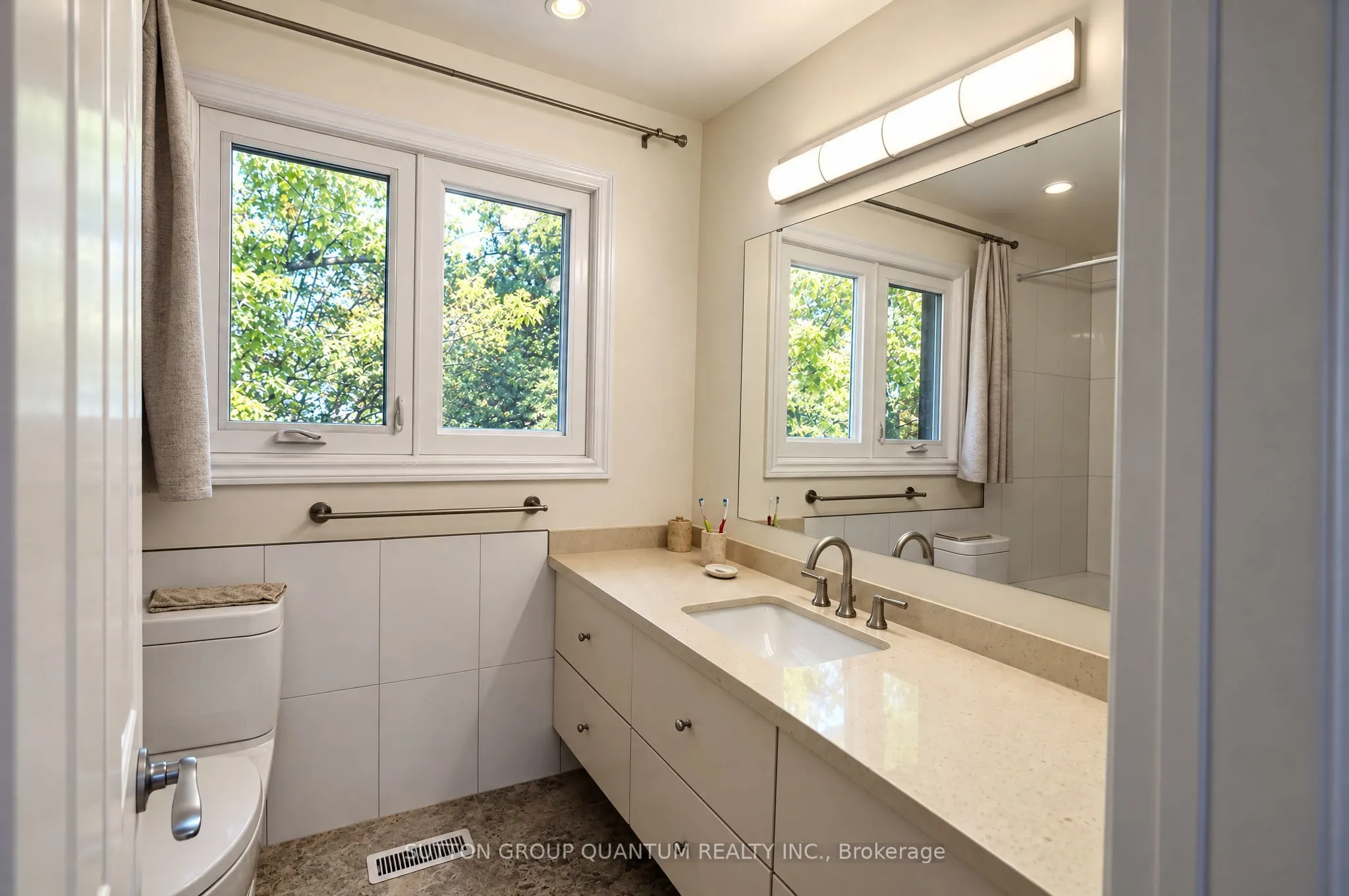 5254 Charnwood Crescent