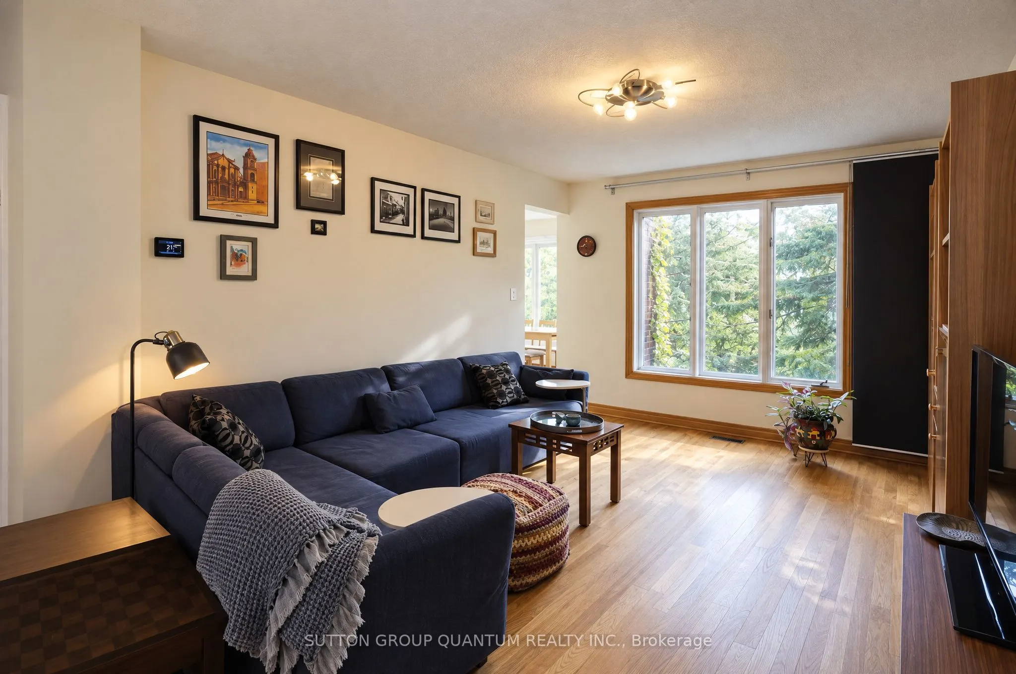 5254 Charnwood Crescent