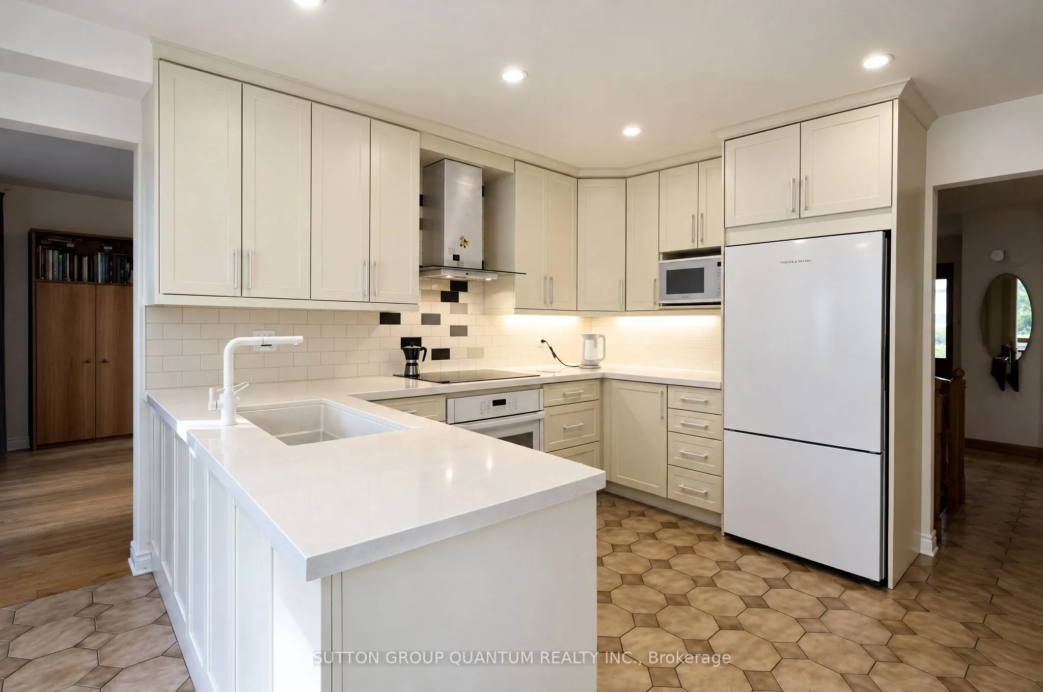 5254 Charnwood Crescent