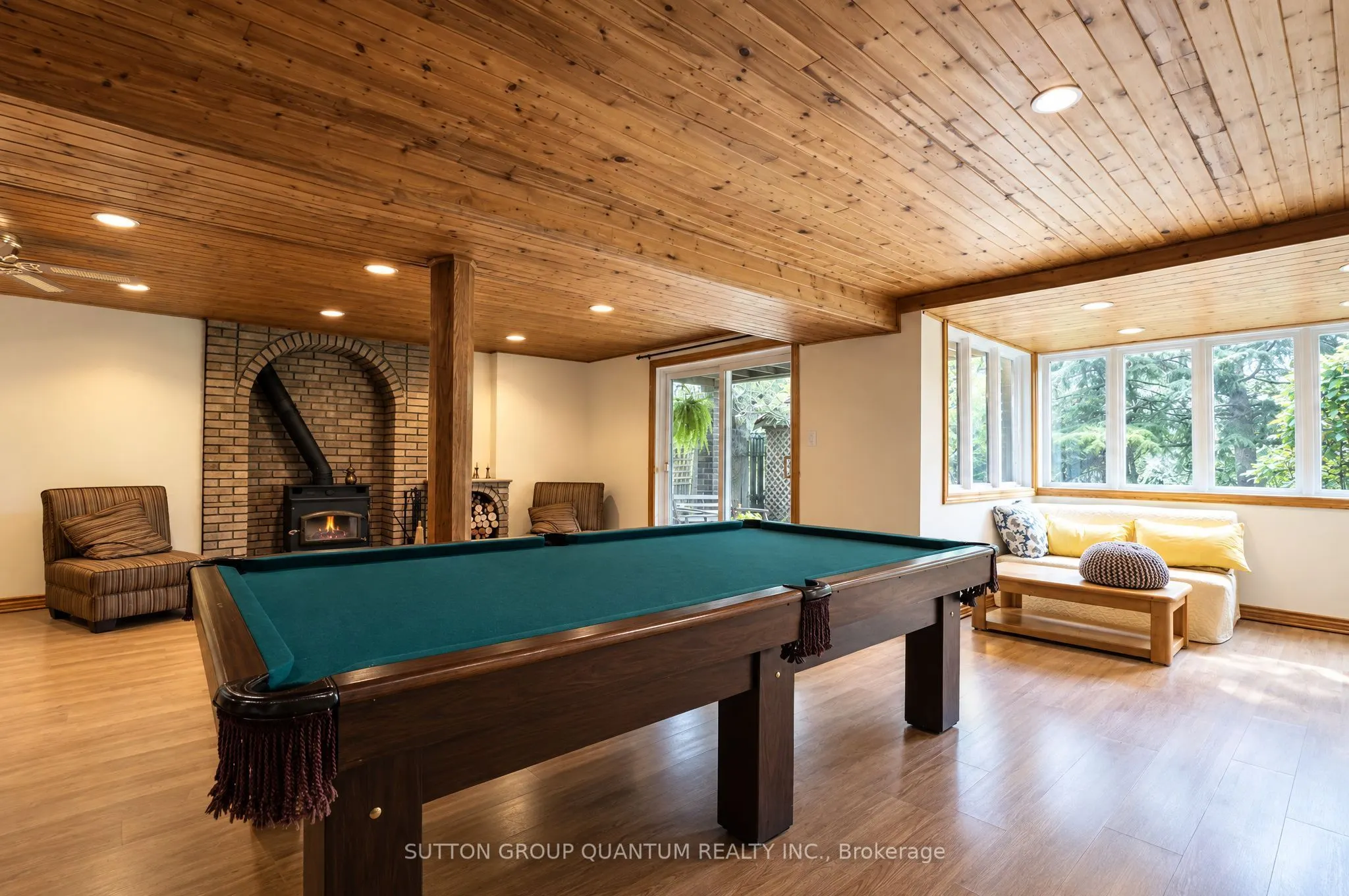 5254 Charnwood Crescent