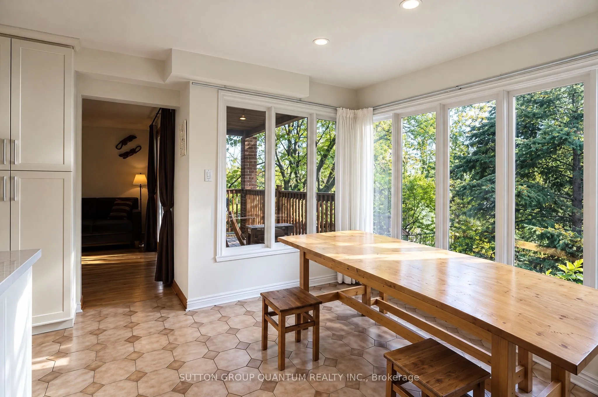 5254 Charnwood Crescent
