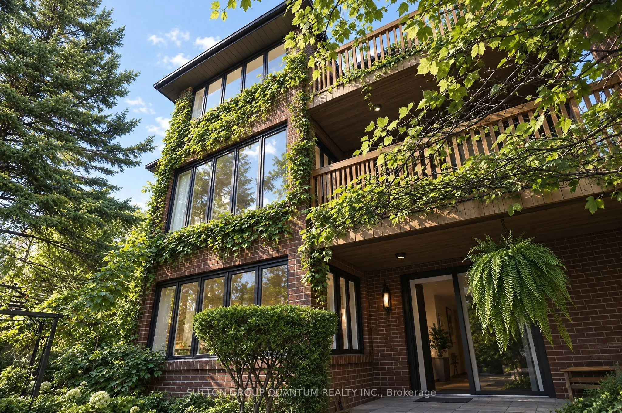5254 Charnwood Crescent