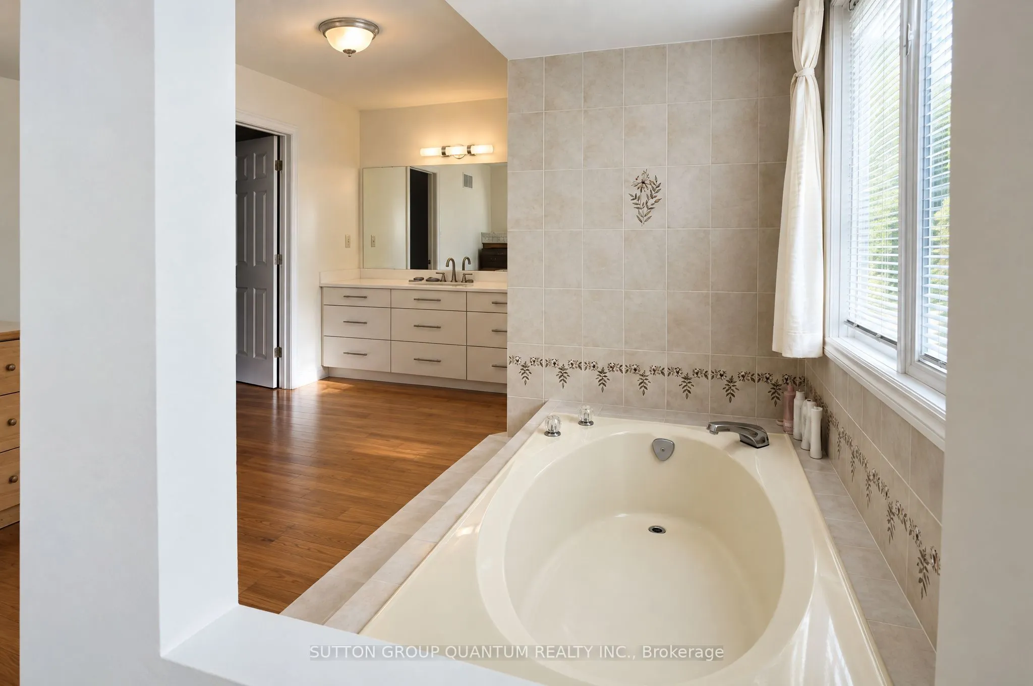 5254 Charnwood Crescent