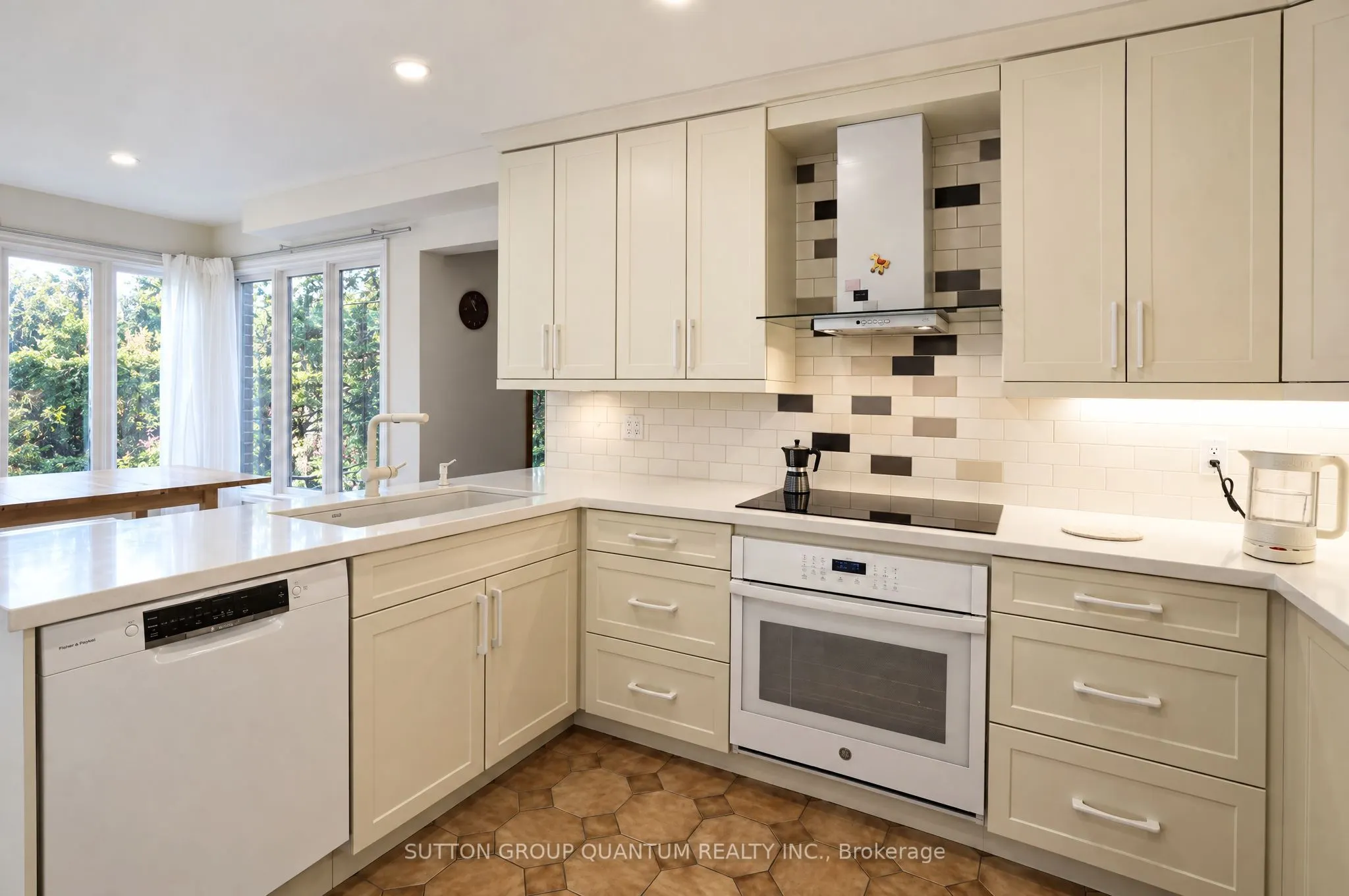 5254 Charnwood Crescent