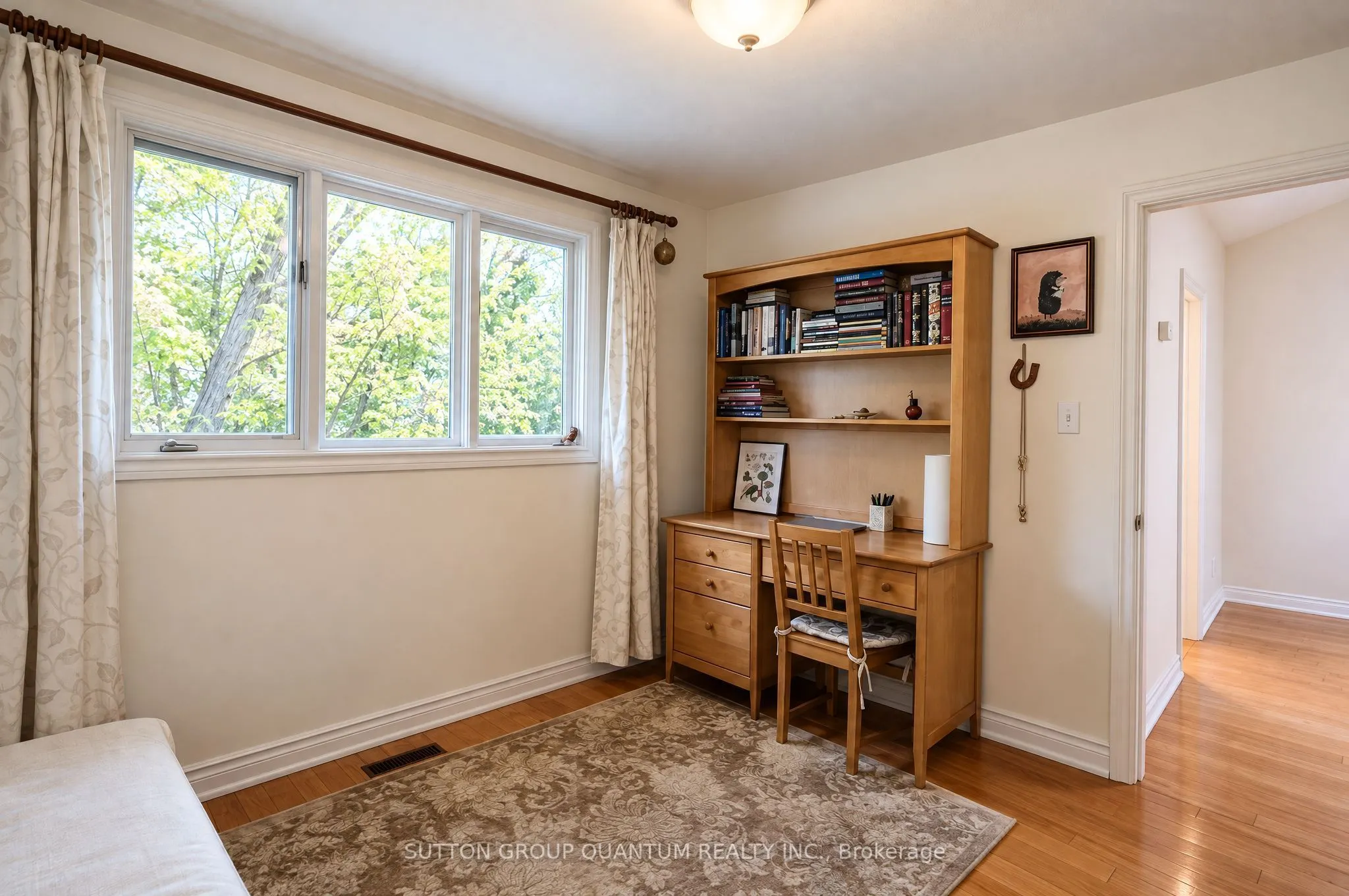 5254 Charnwood Crescent