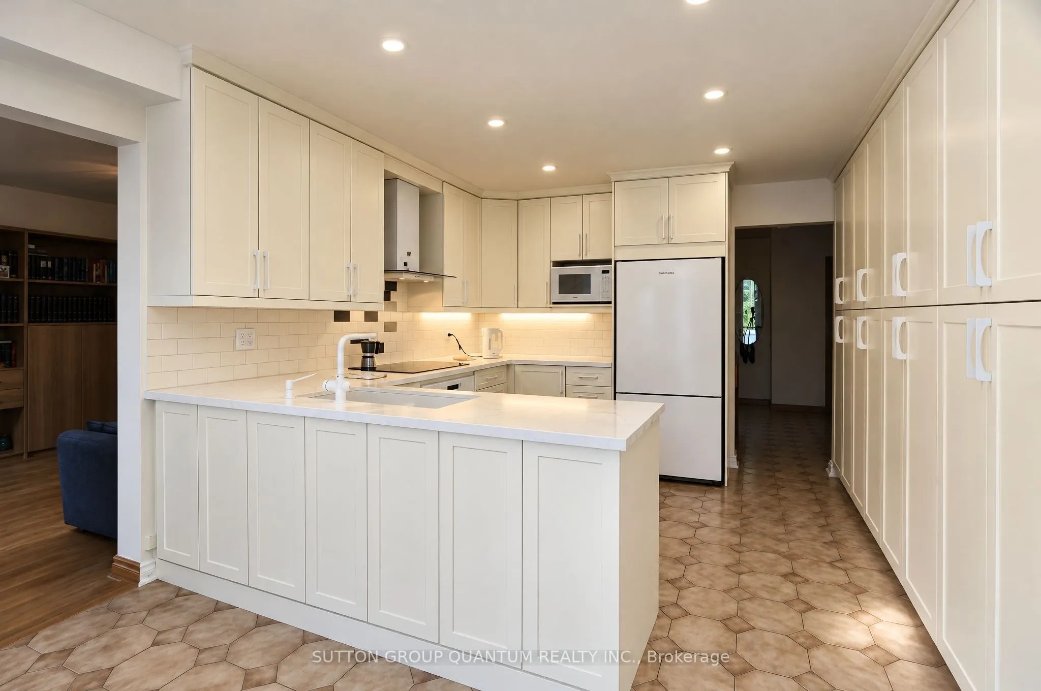5254 Charnwood Crescent