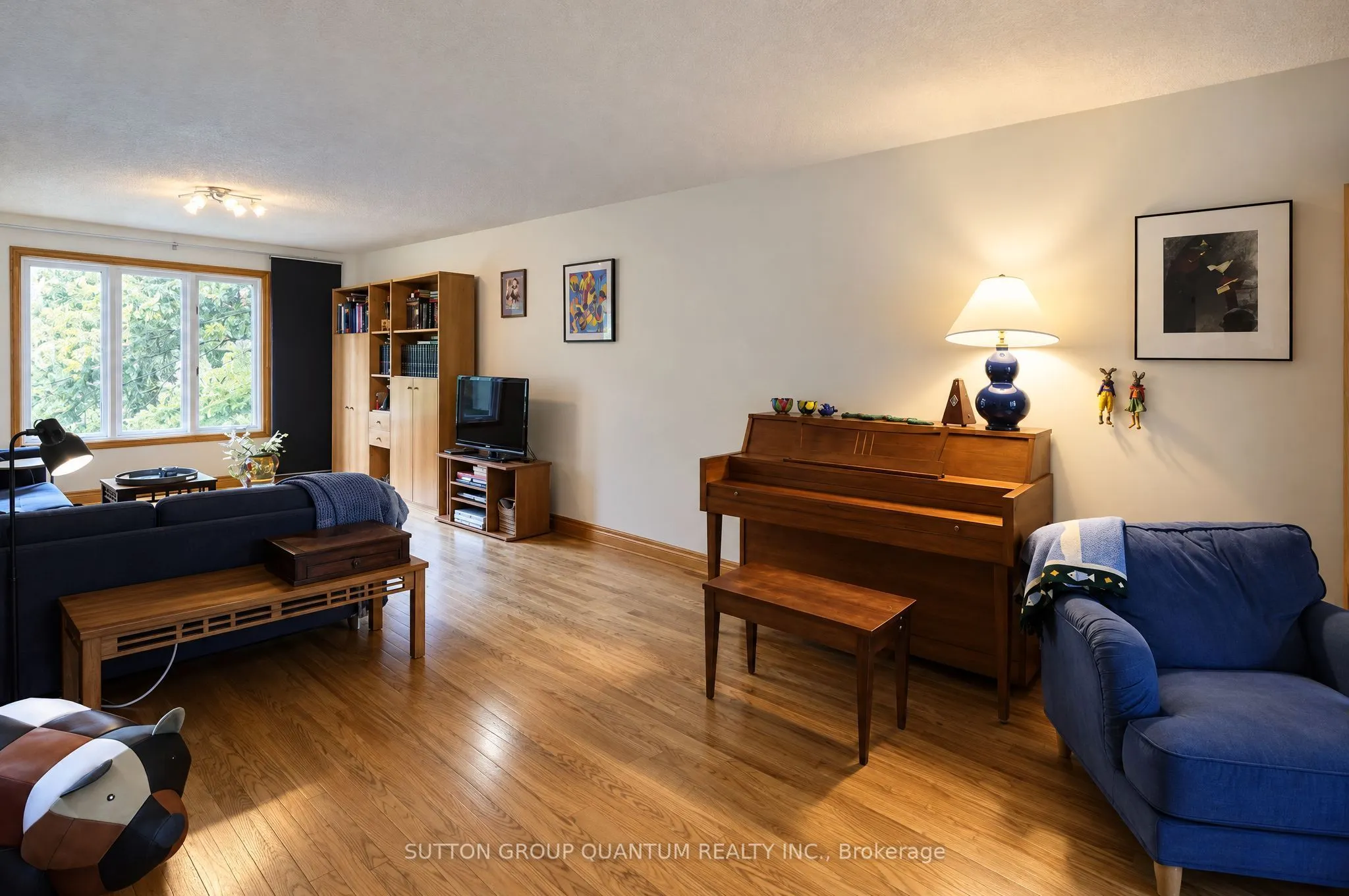 5254 Charnwood Crescent