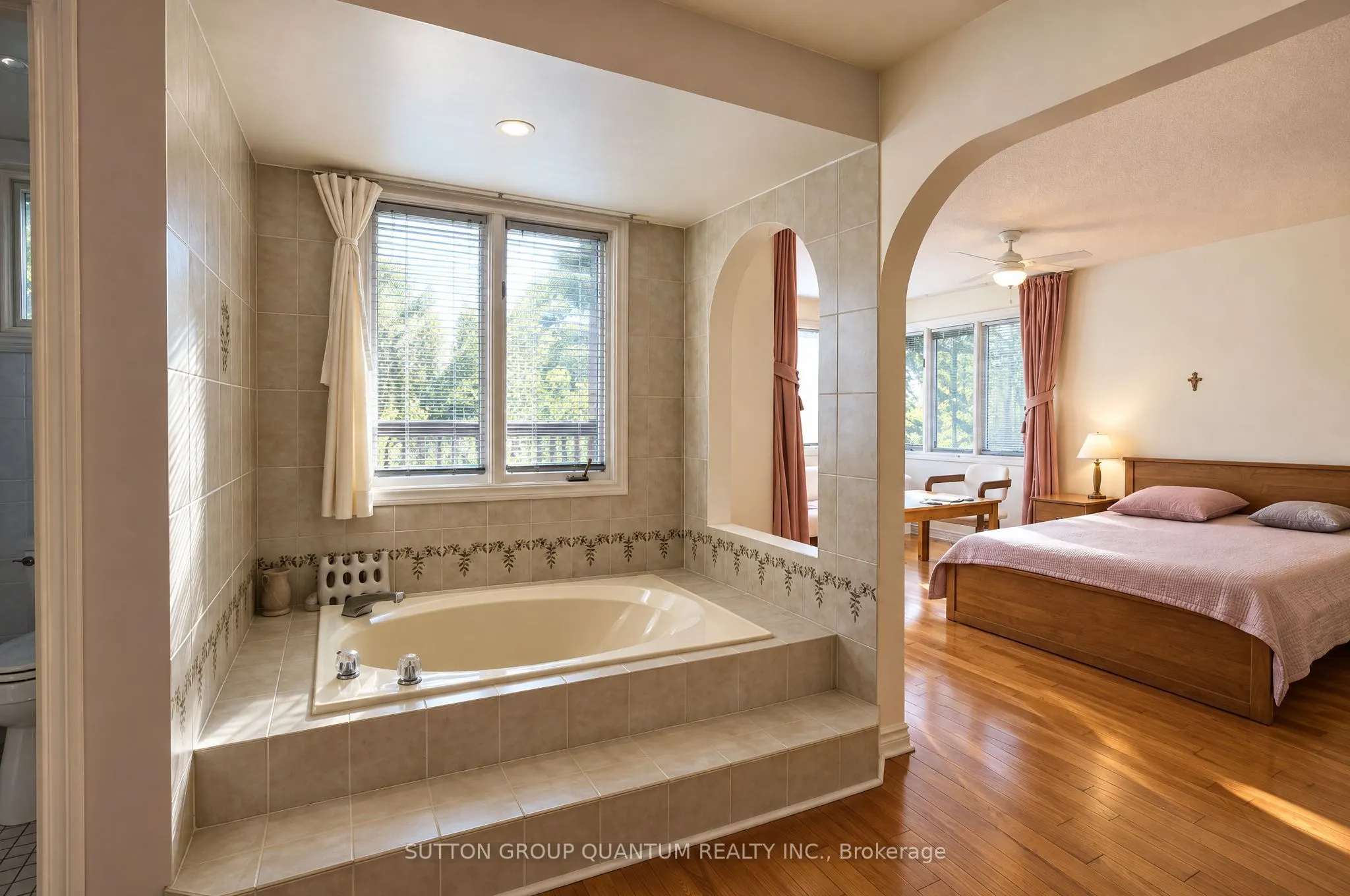 5254 Charnwood Crescent