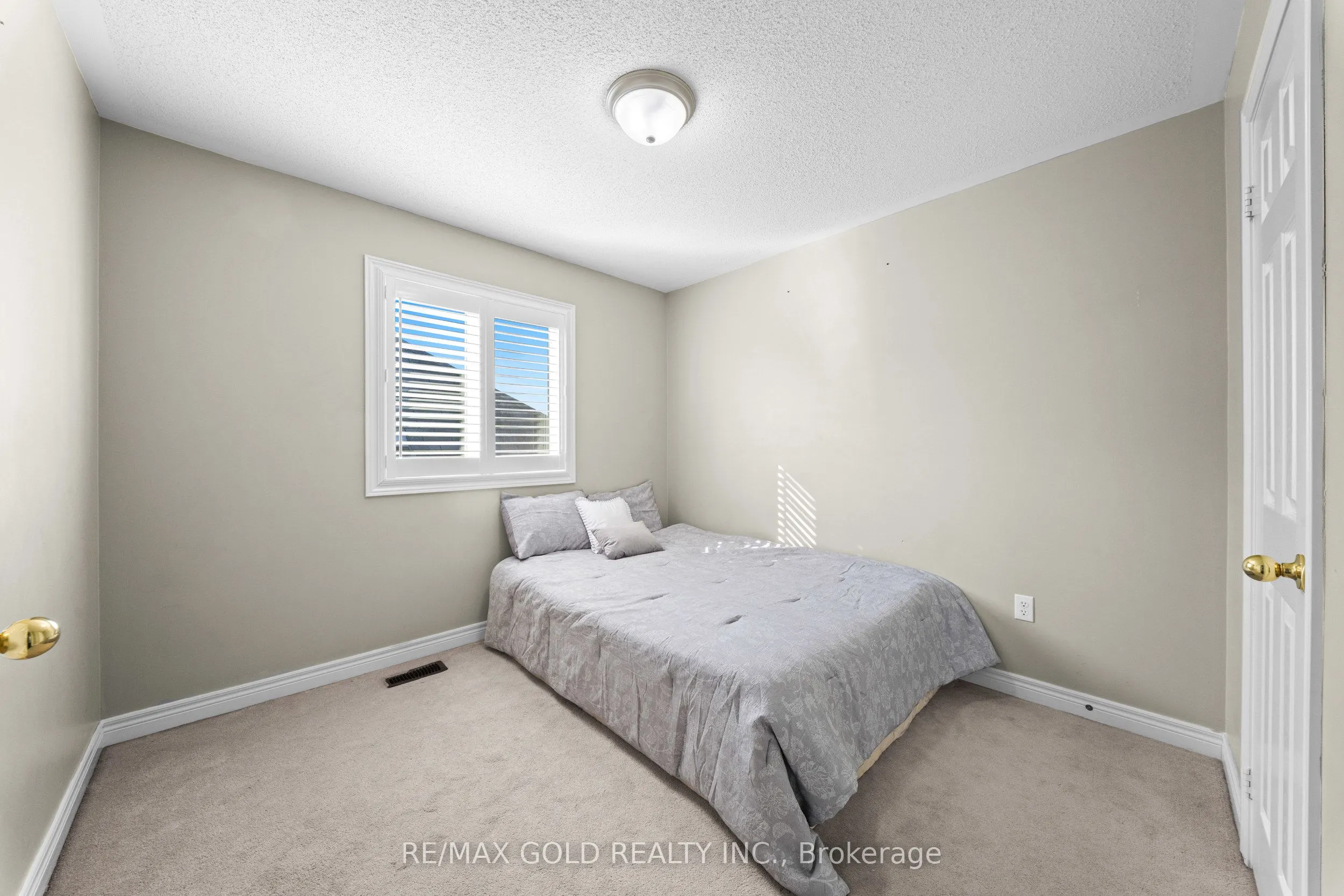 11 Clearfield Drive