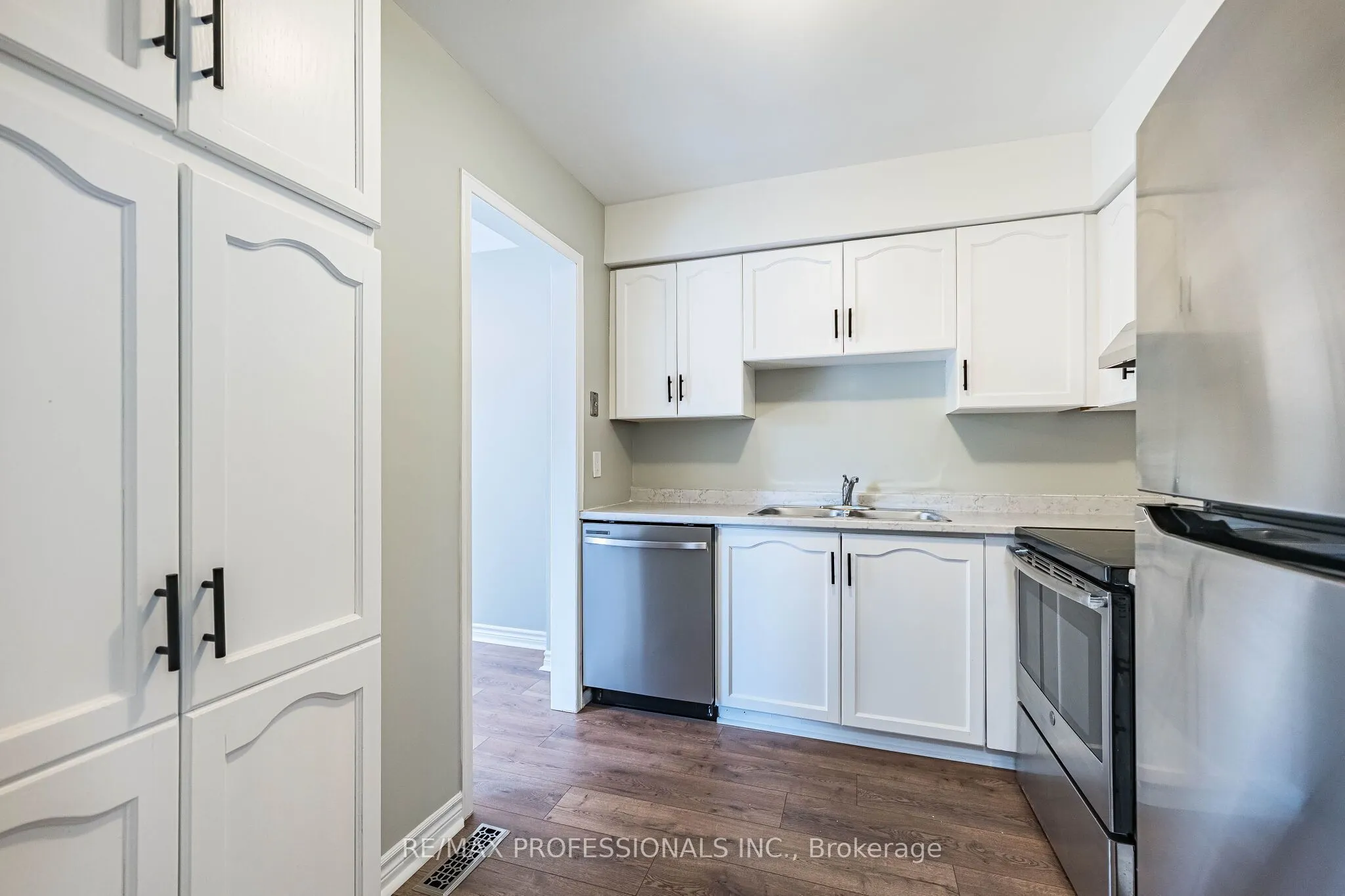 2004 Glenada Crescent #23
