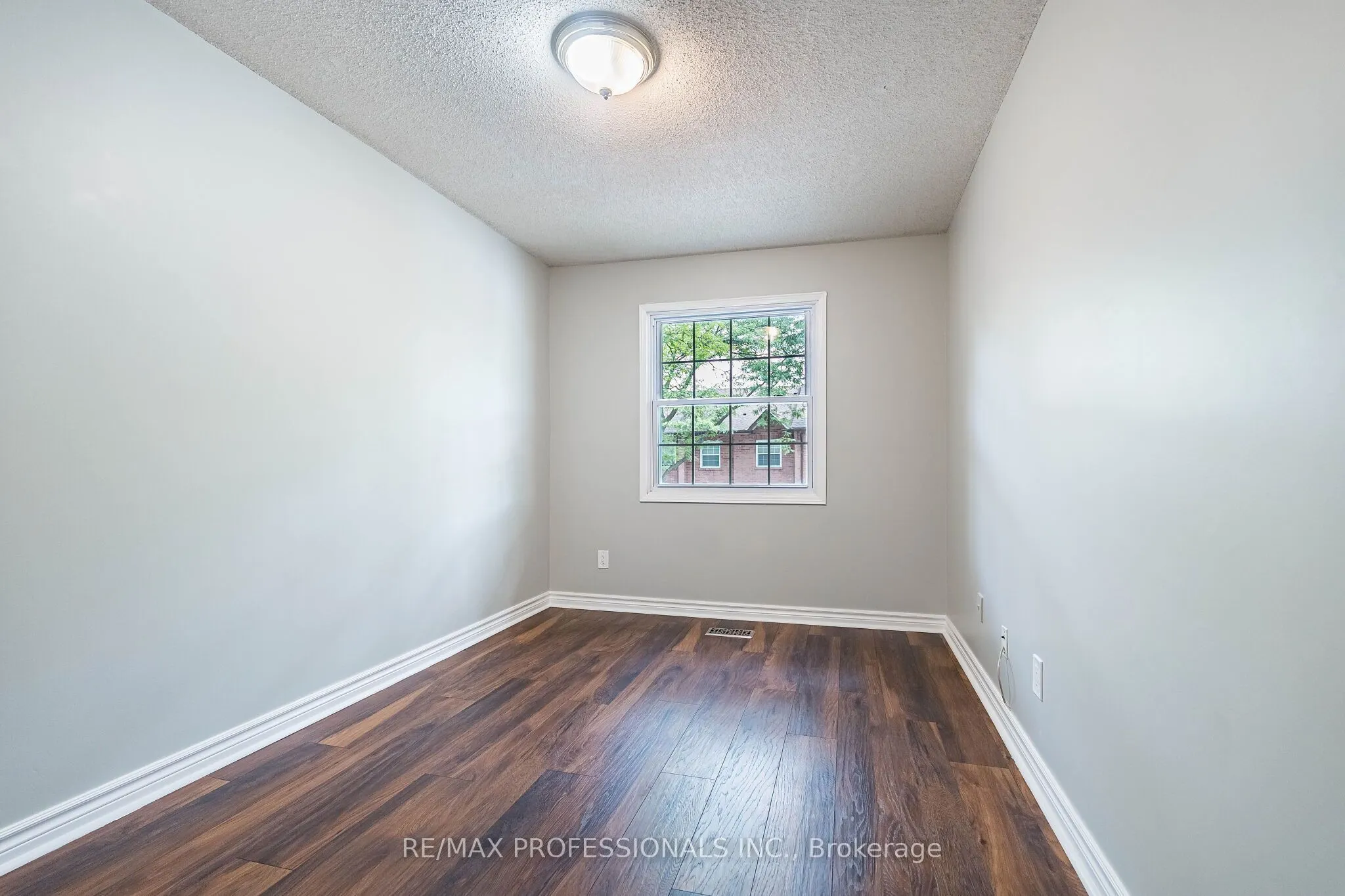 2004 Glenada Crescent #23