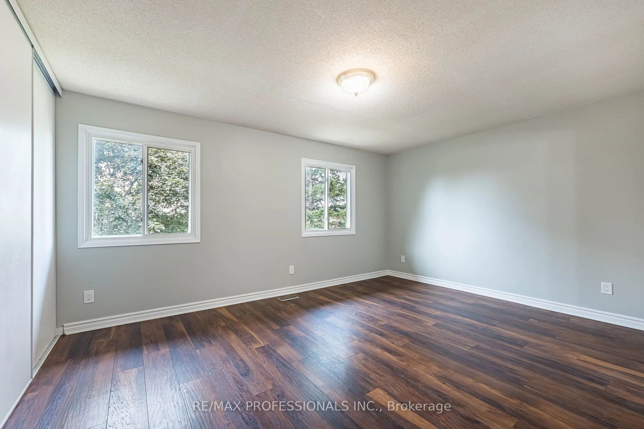 2004 Glenada Crescent #23