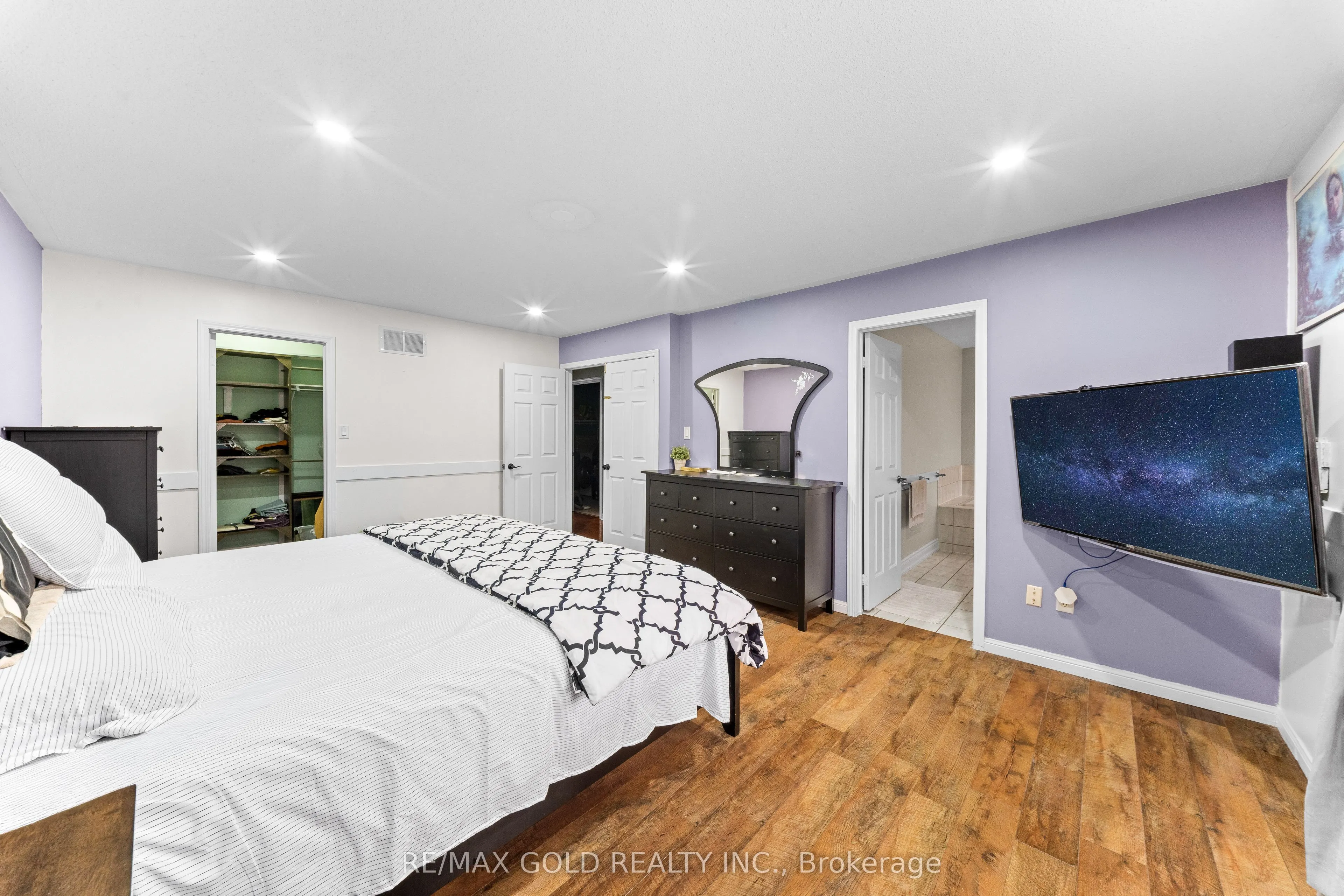 28 Latania Boulevard