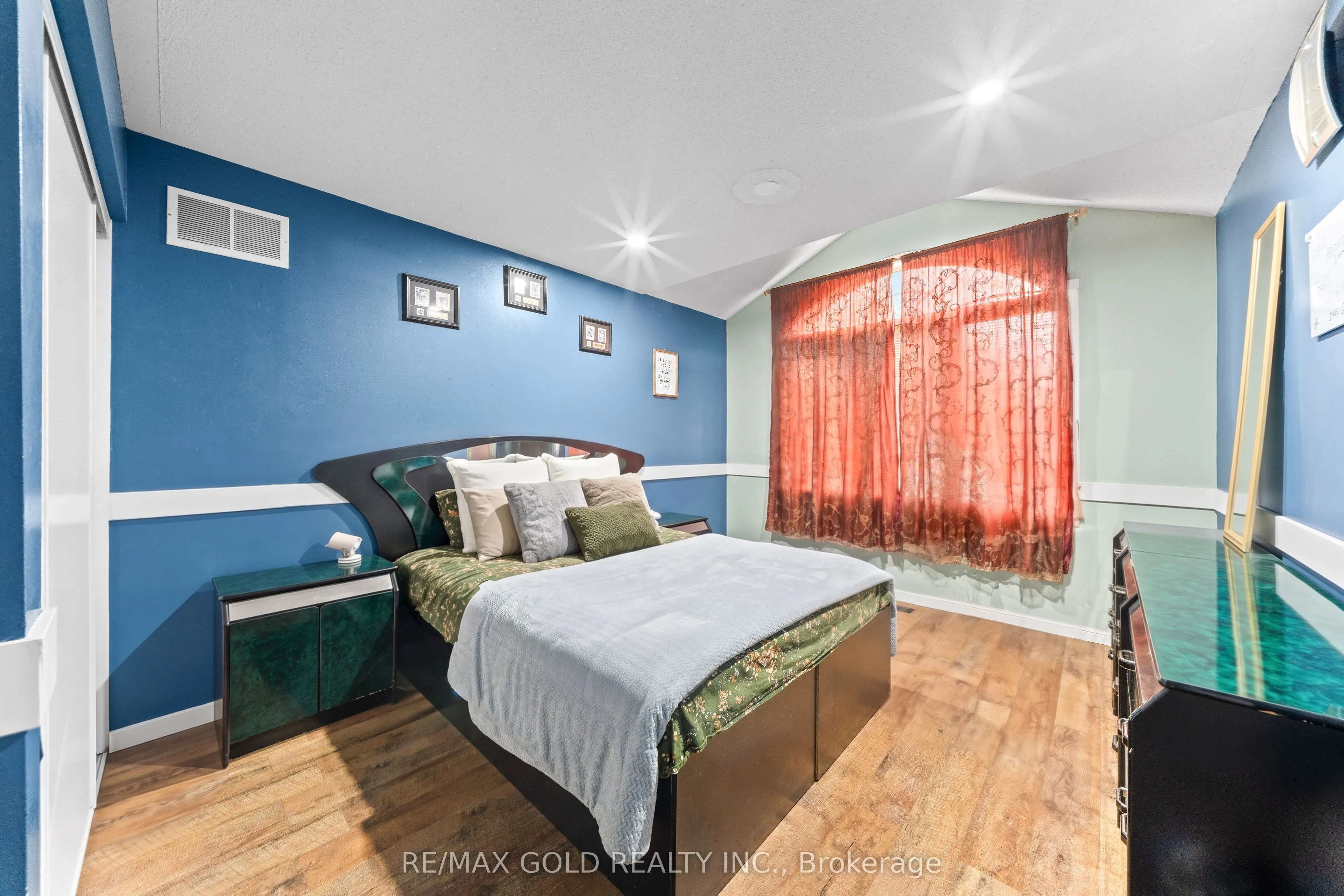 28 Latania Boulevard