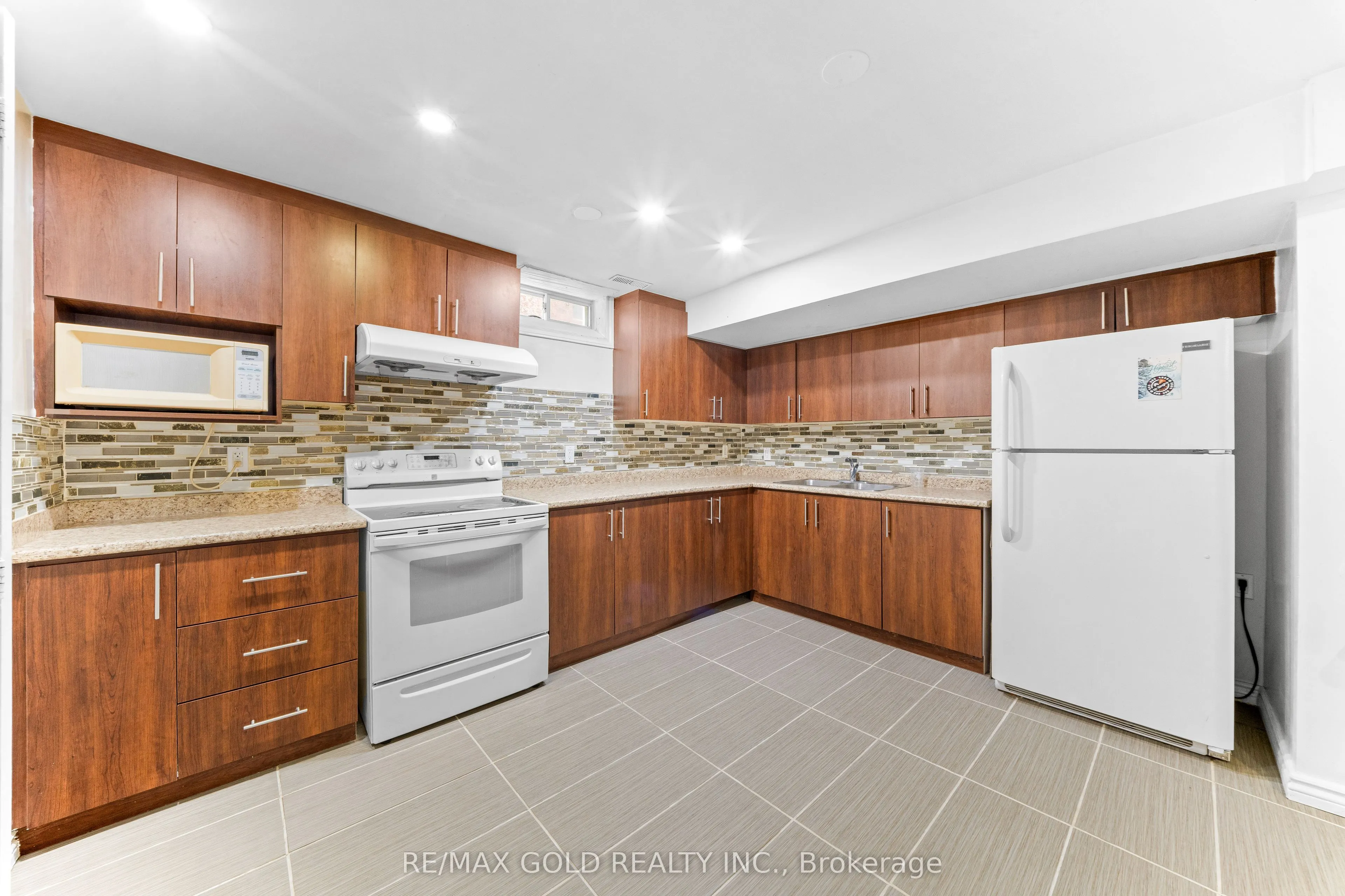 28 Latania Boulevard