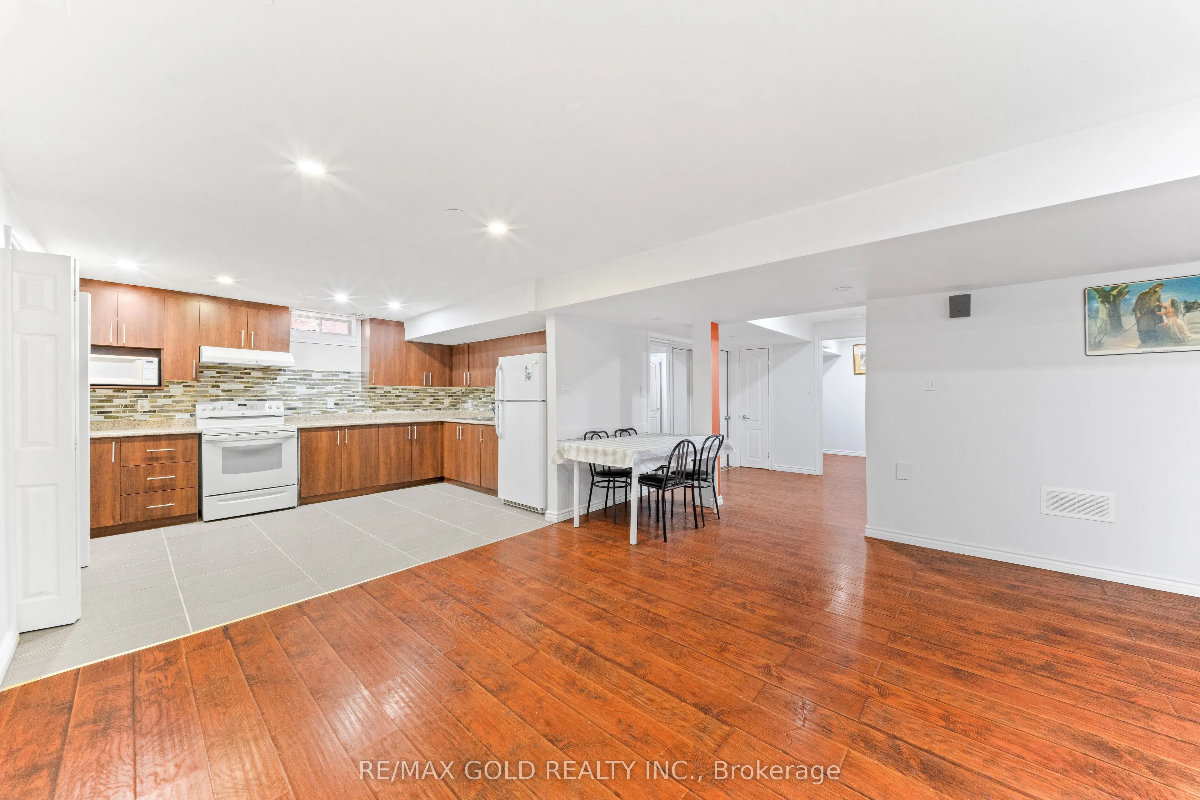 28 Latania Boulevard