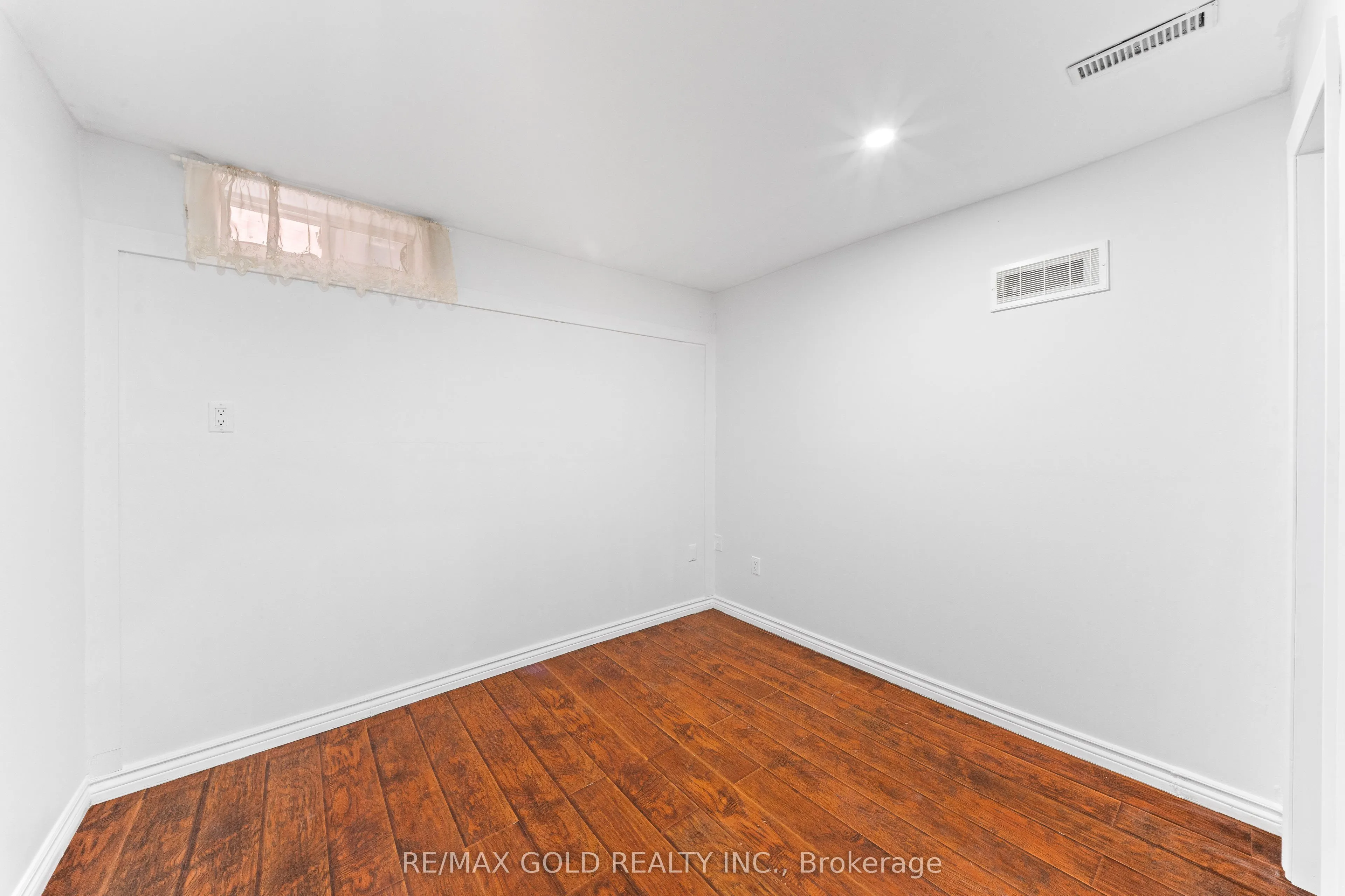 28 Latania Boulevard