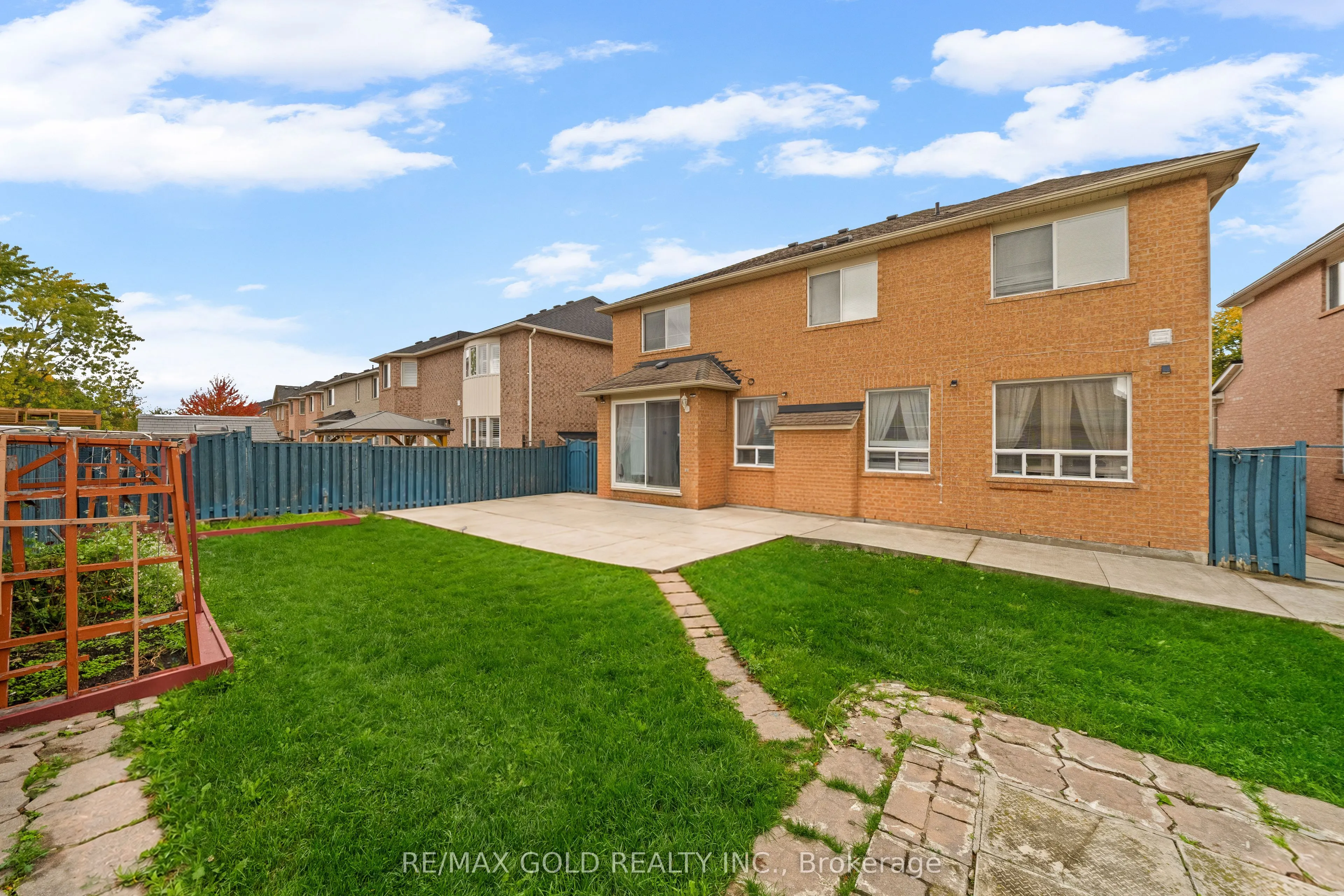 28 Latania Boulevard