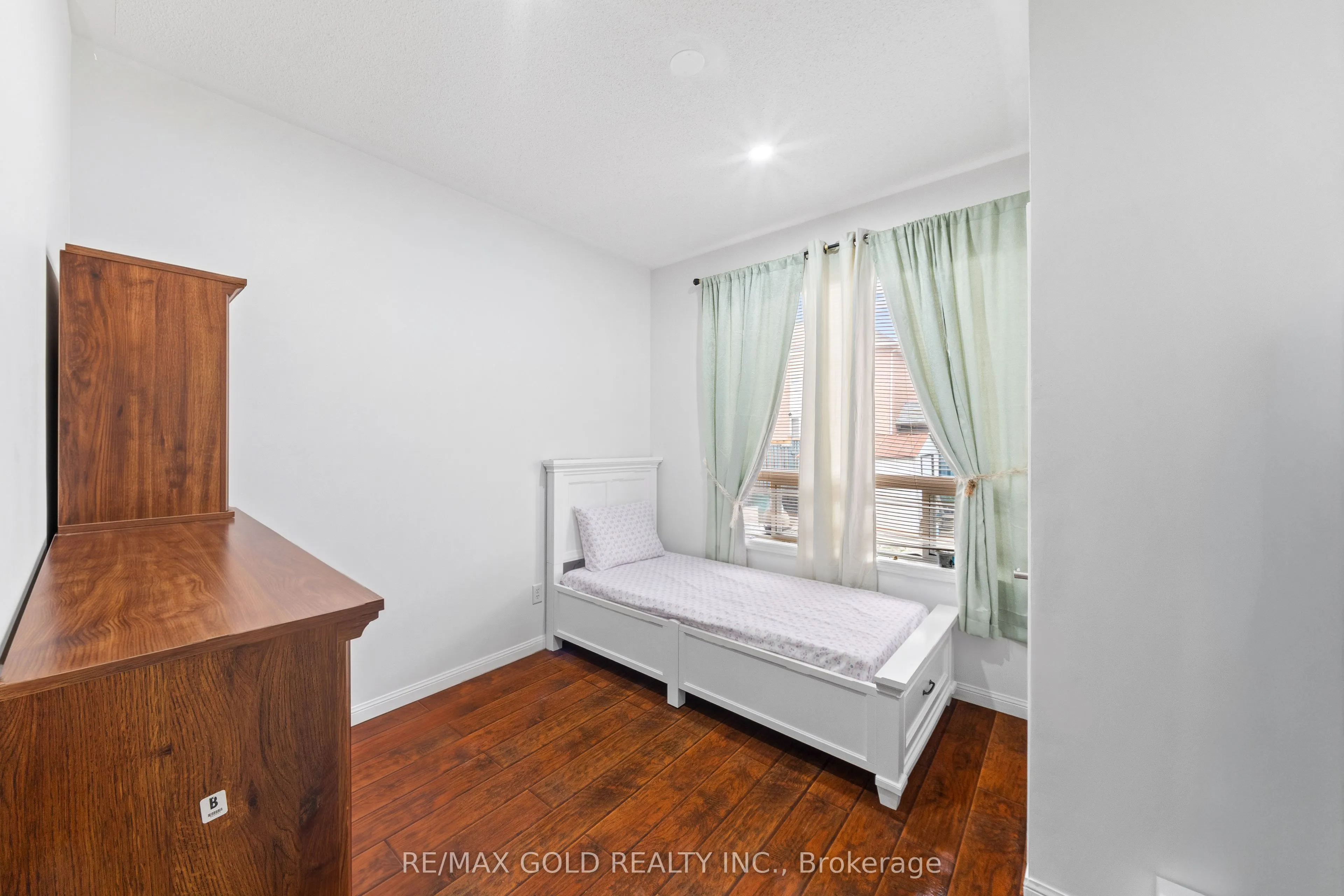 28 Latania Boulevard