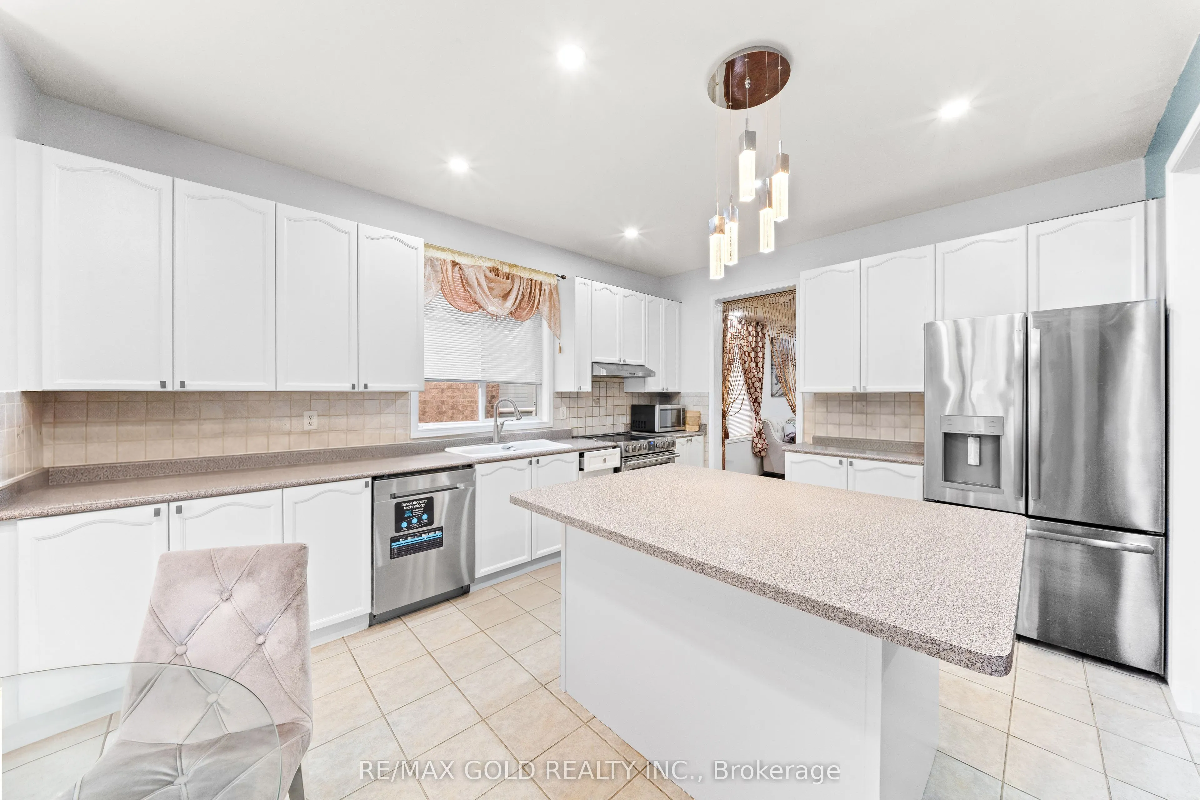 28 Latania Boulevard