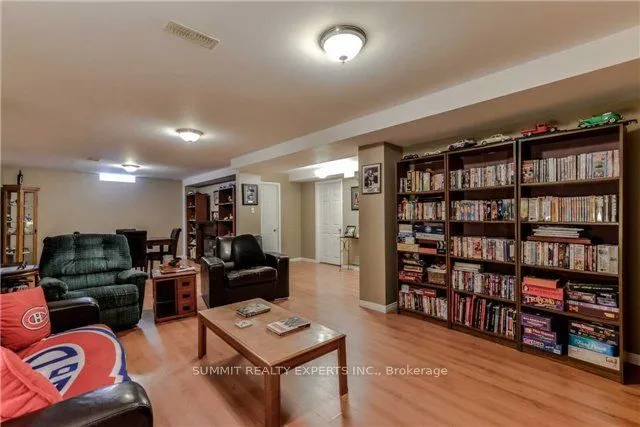 23 Bissell Drive N