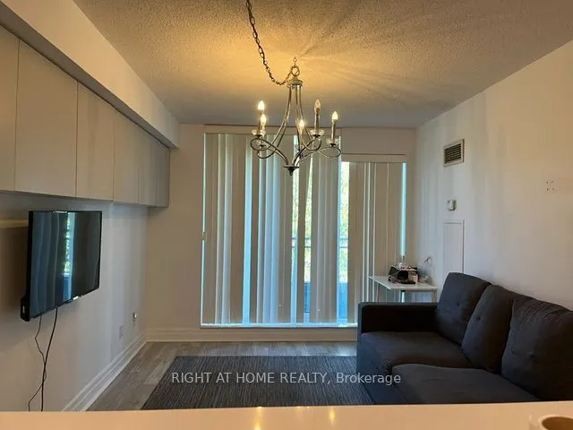 2119 Lakeshore Boulevard W #304
