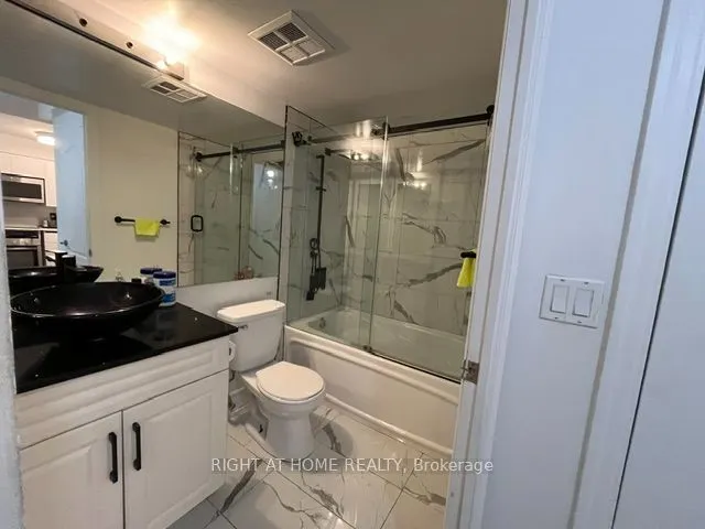 2119 Lakeshore Boulevard W #304
