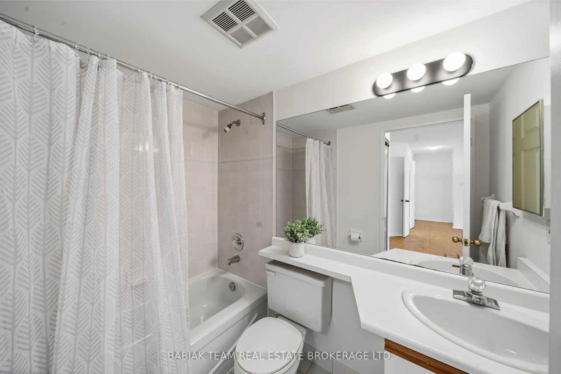 6 Humberline Drive #202