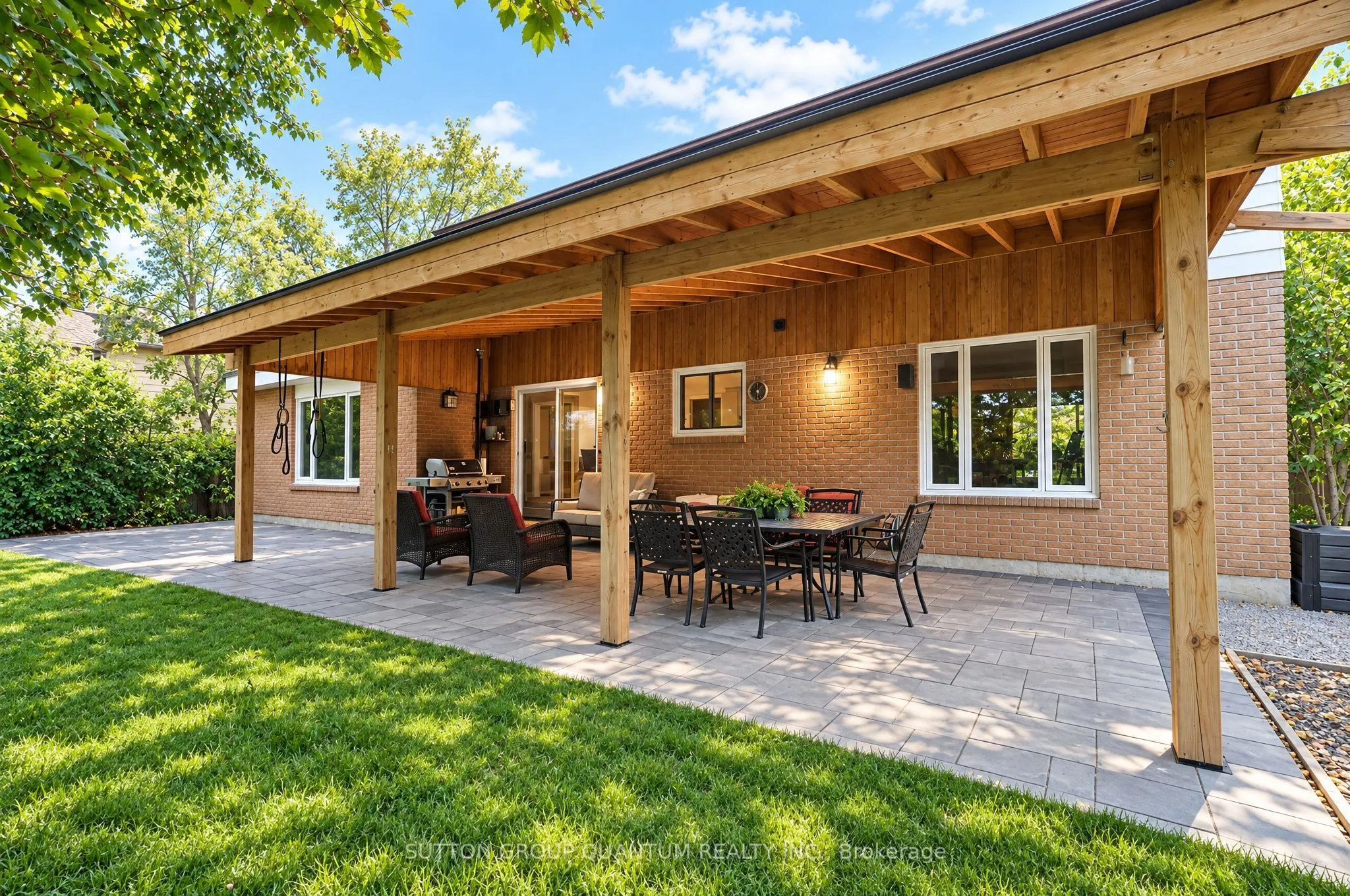 1005 Fredonia Drive