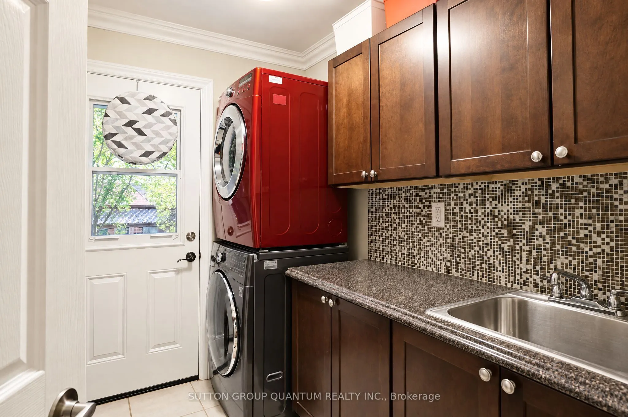 1005 Fredonia Drive