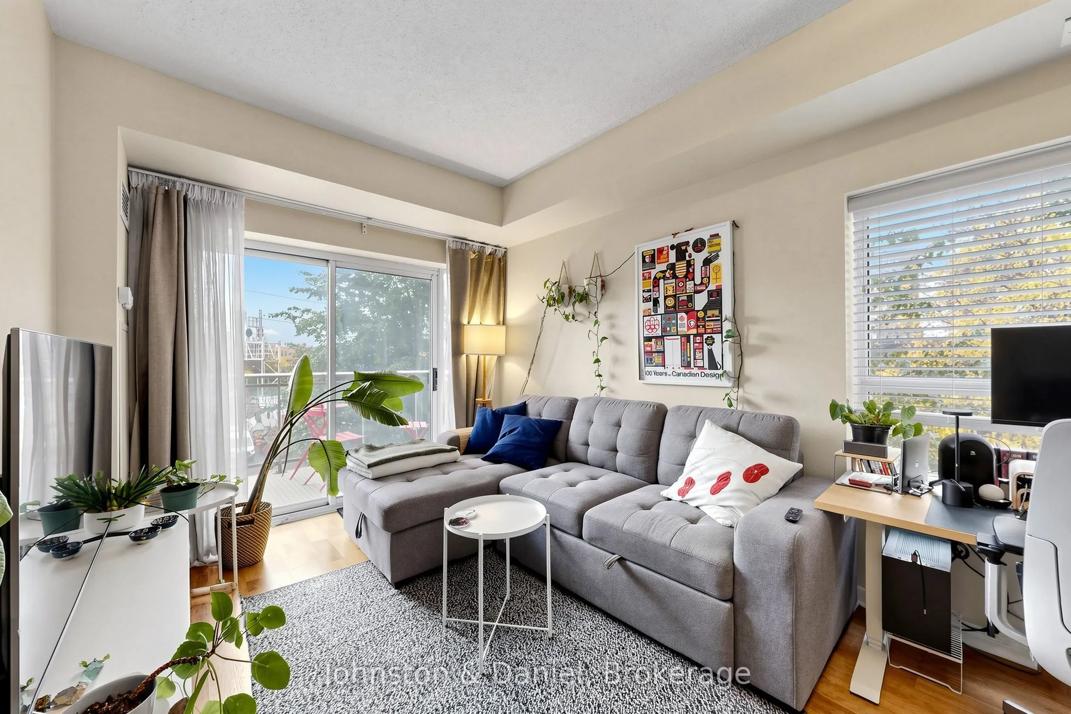 2495 Dundas Street W #417