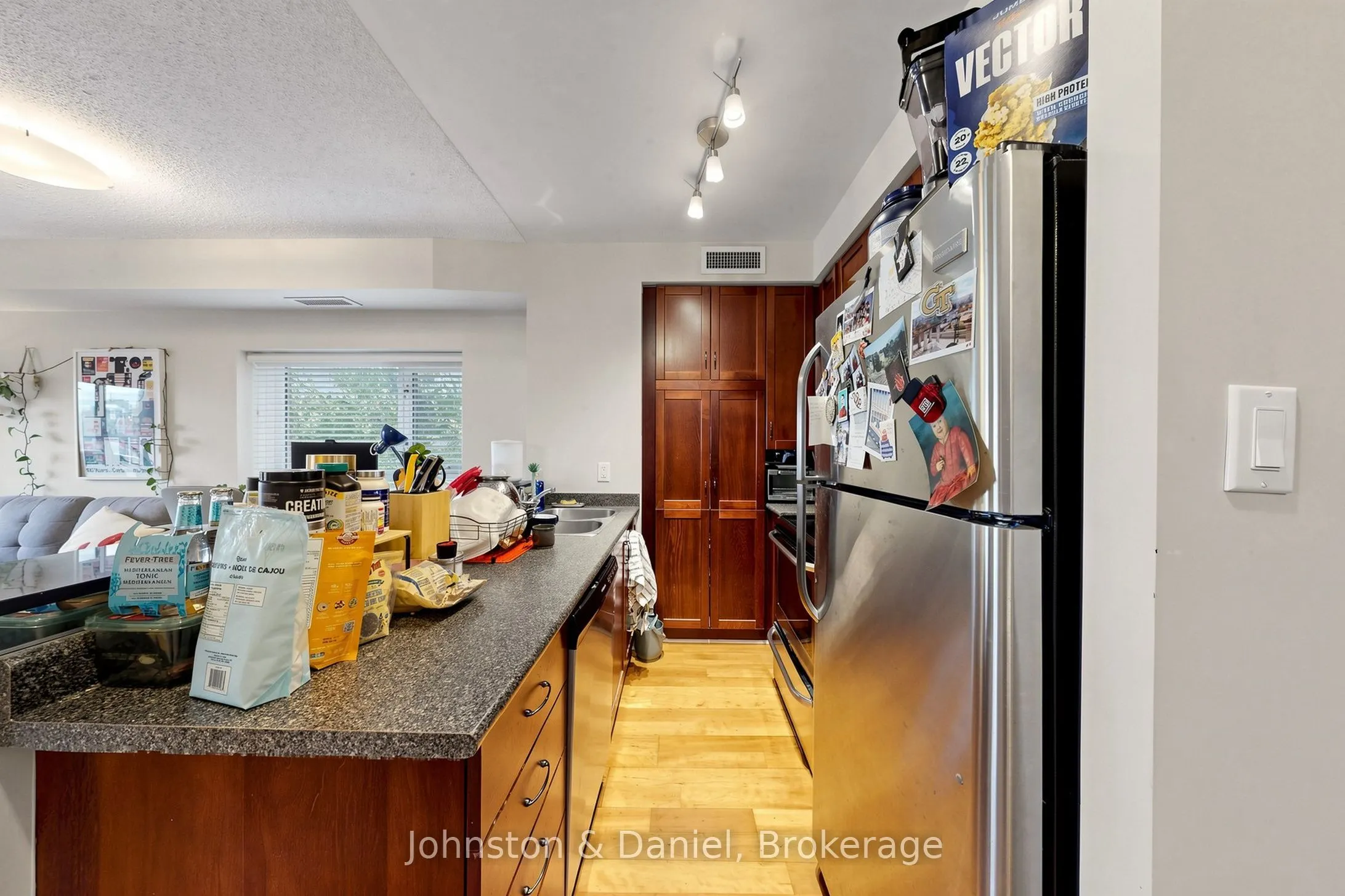 2495 Dundas Street W #417